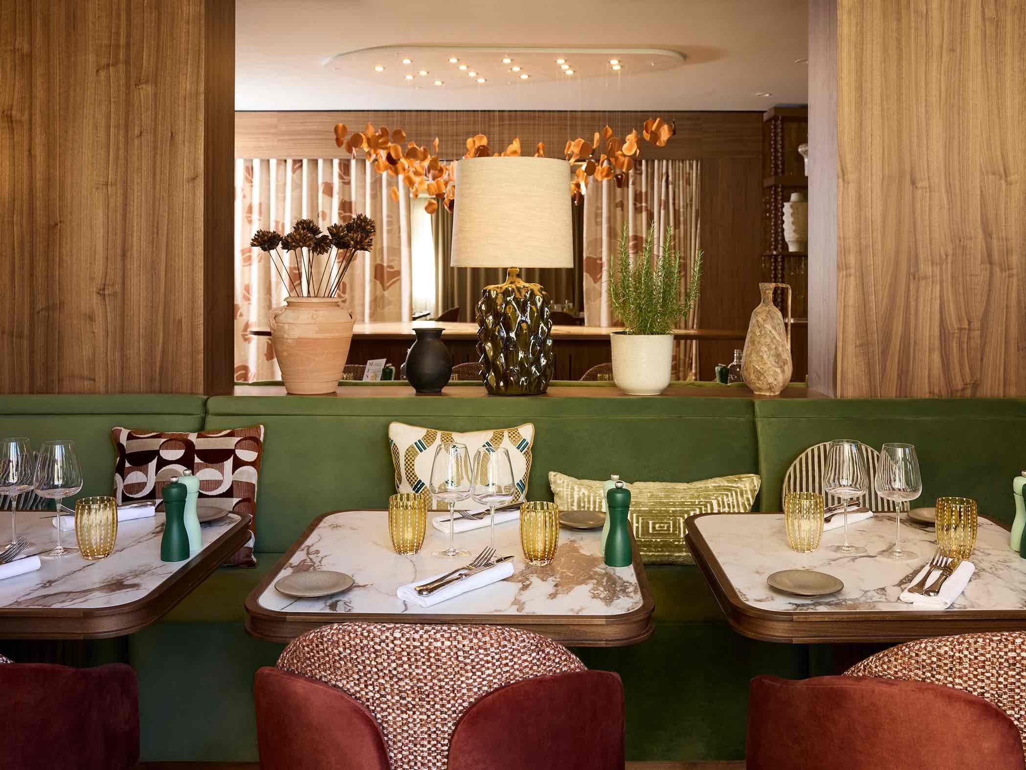 Le restaurant AÏGA du Grand Hôtel Roi René © Francis Amiand