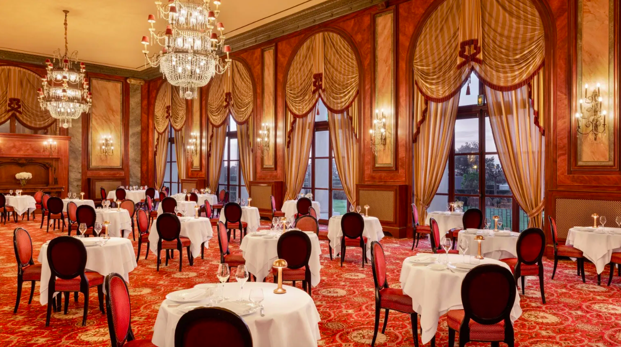Un dîner au restaurant Côté Royal © Barrière 