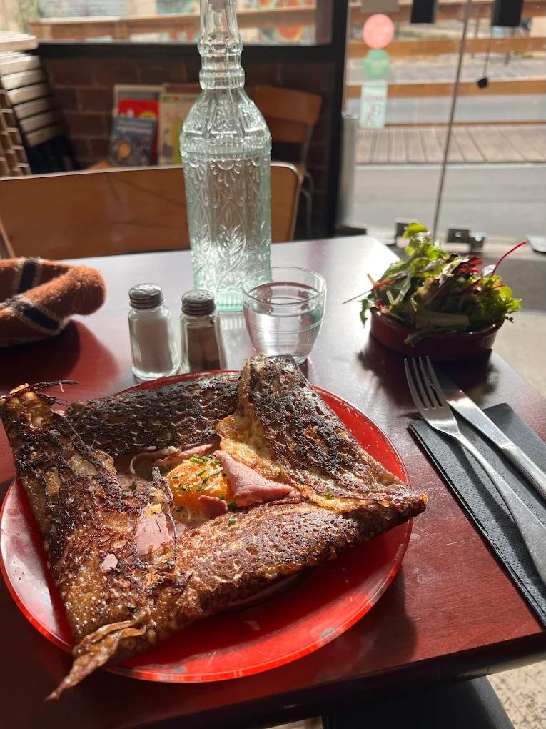 Manger des crèpes chez Rond © Rond