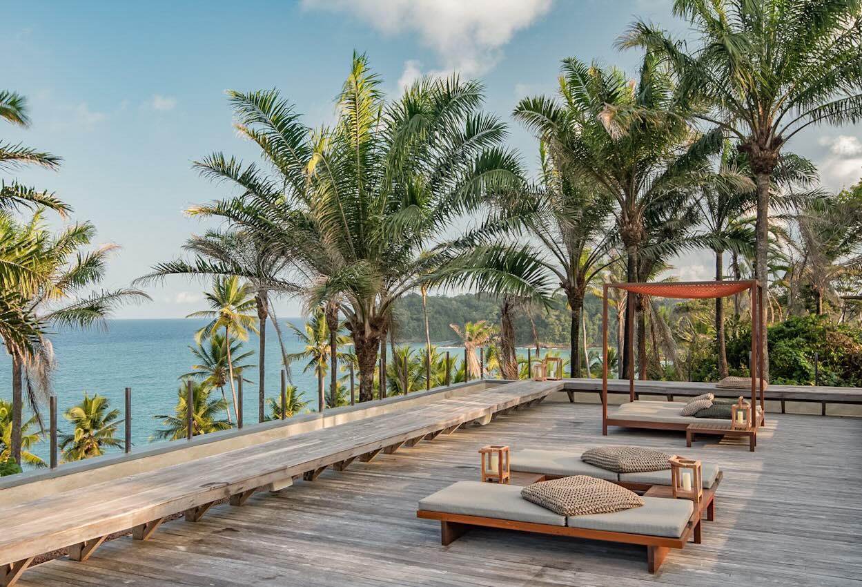 Le rooftop face à la mer © Tarso Figueira 