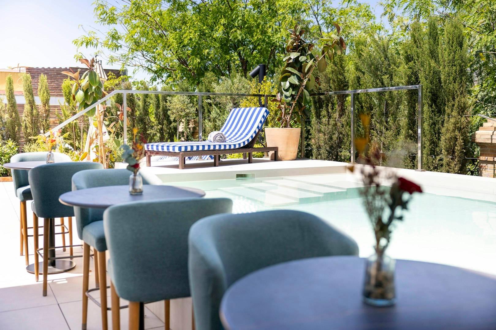 Rooftop avec piscine dans un boutique-hôtel à Séville © Cavalta Boutique Hotel