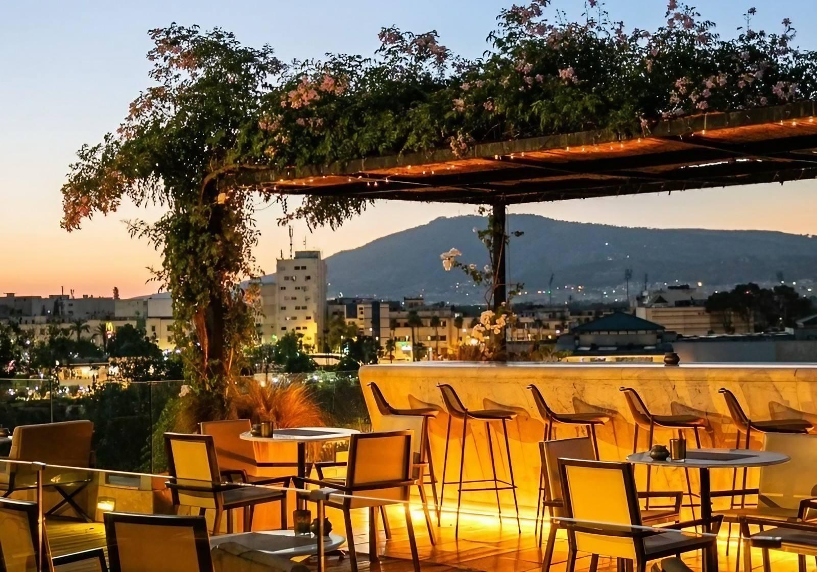 Rooftop du Jungle restaurant avec vue sur la Médina © Hotel Sahrai