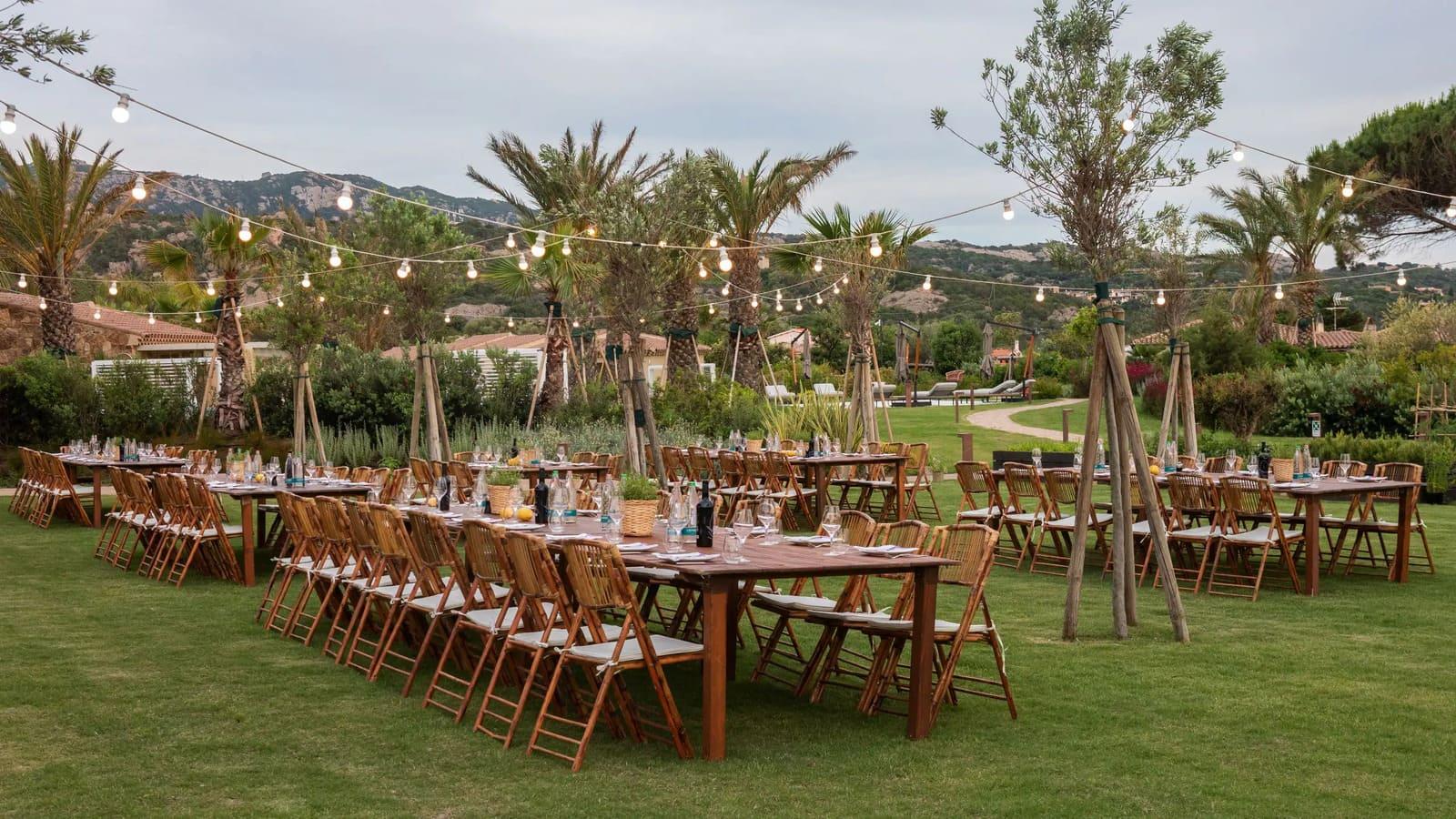 Organiser son mariage dans le manifique jardin de l’hôtel de luxe © 7Pines Resort Sardinia