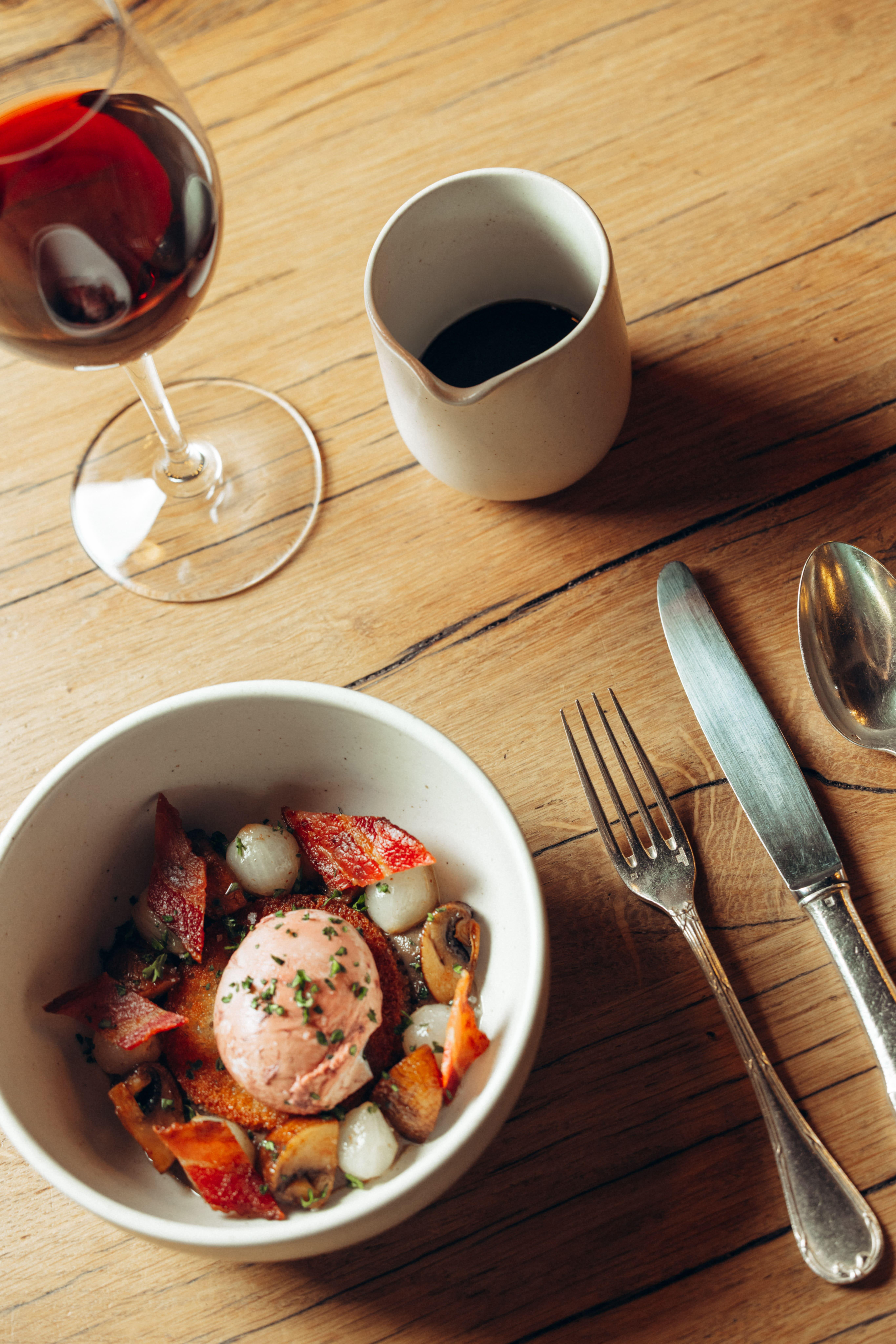 L’oeuf Meurette de l’Auberge Les Cîteaux © Agence Pancake