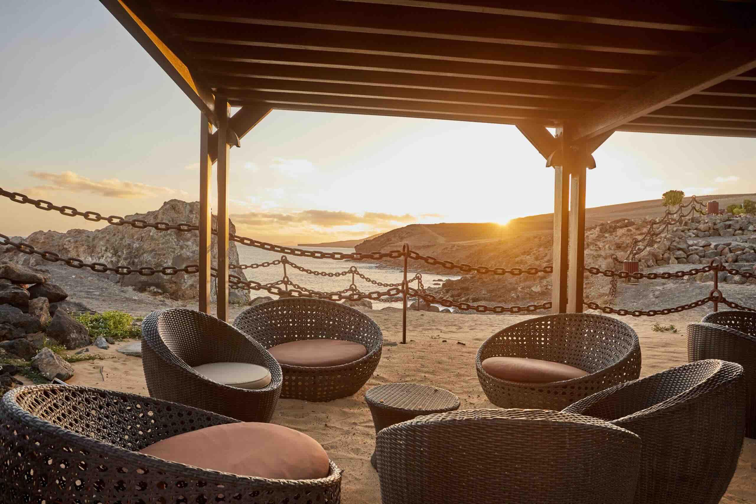 Le salon de plage du Secrets Lanzarote Resort & Spa © DR