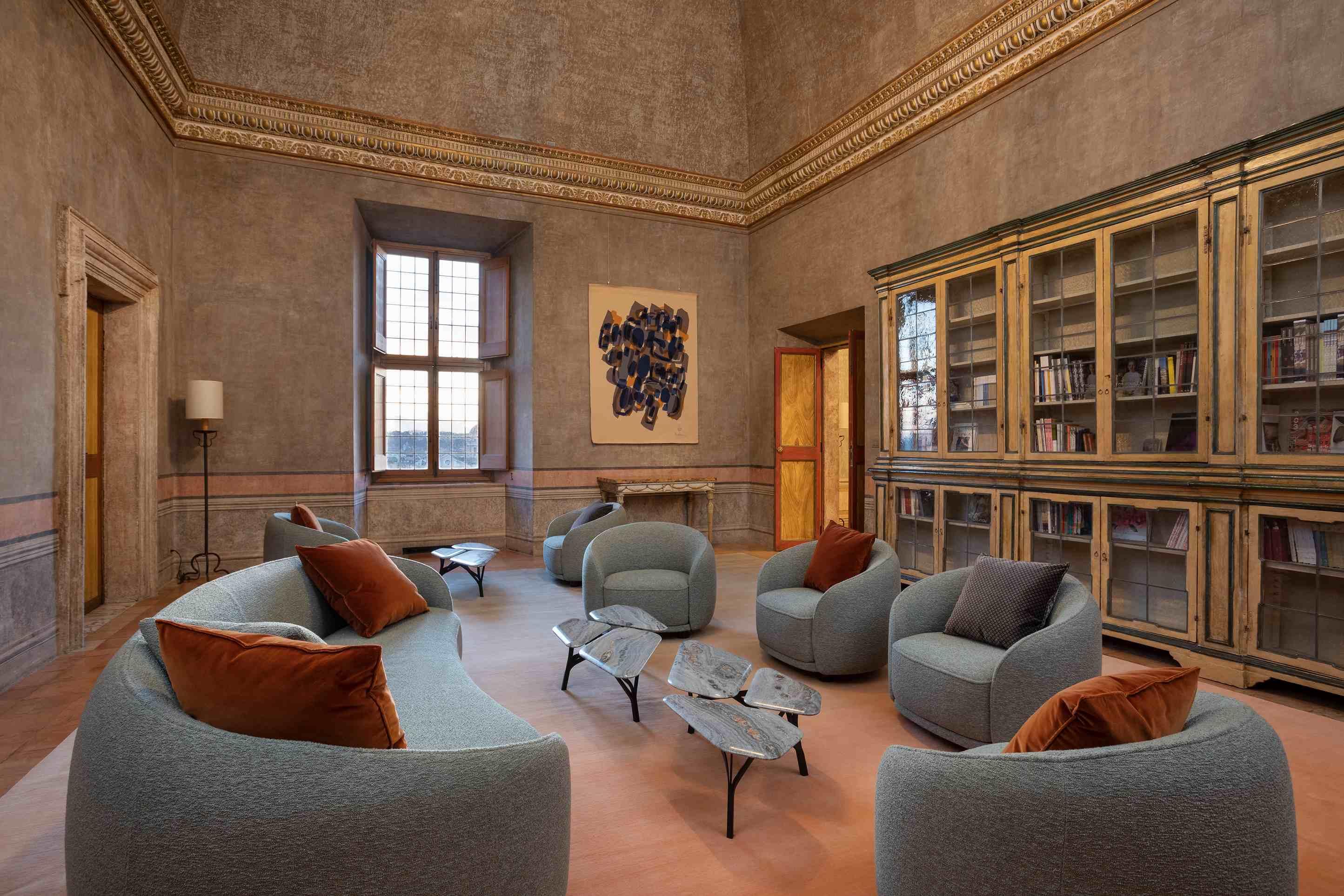 Salon de la Villa Médicis au design contemporain à Rome © Daniele Molajoli