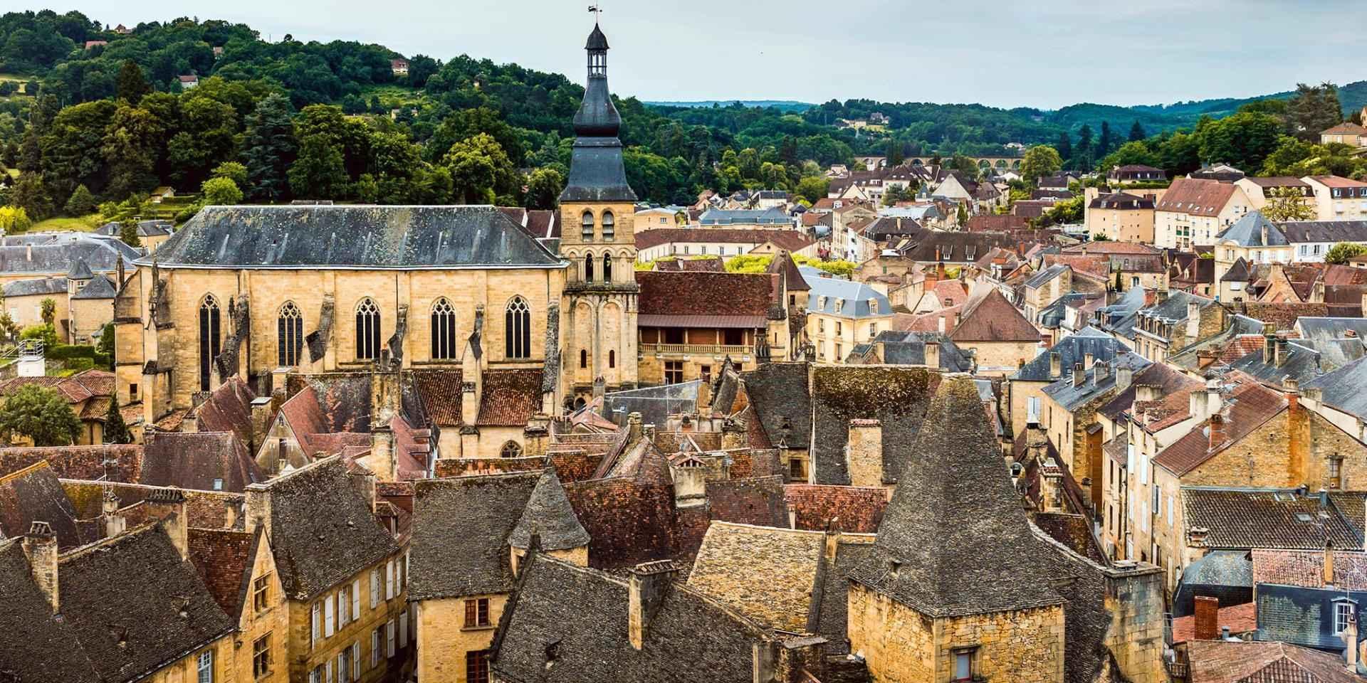 Sarlat-la-Canéda, joyau médiéval du Périgord Noir en Dordogne © Perspectives de Voyage