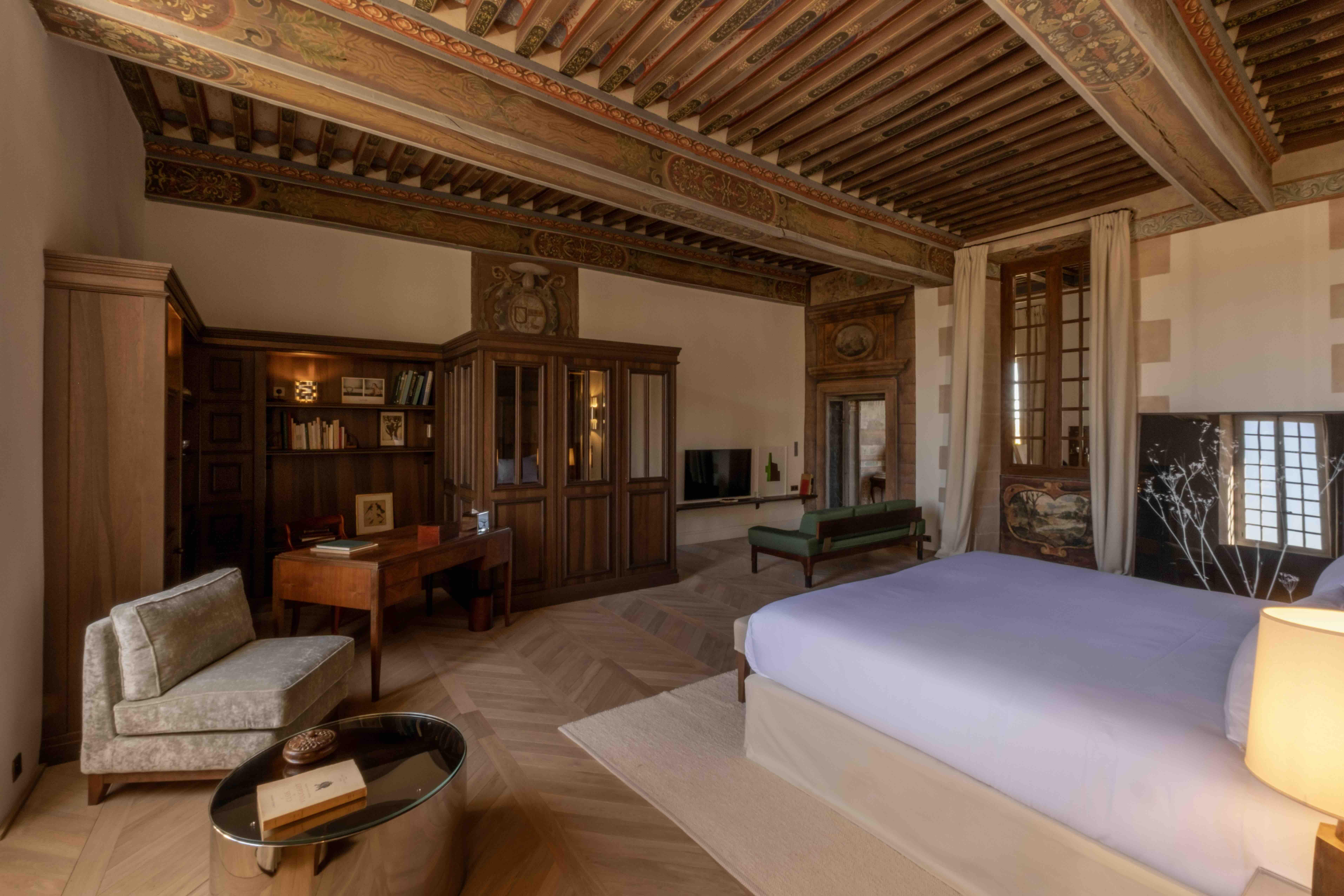 Séjourner dans la suite La Vigne Rose à l’hôtel et spa Les Sources de Vougeot © Maximilien Forget Studio