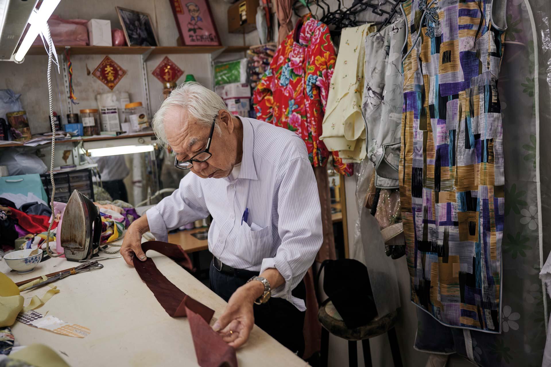 Shanghai Baoxing Qipao, l’atelier de maître Yan Ka-man © Hong Kong Tourism Board