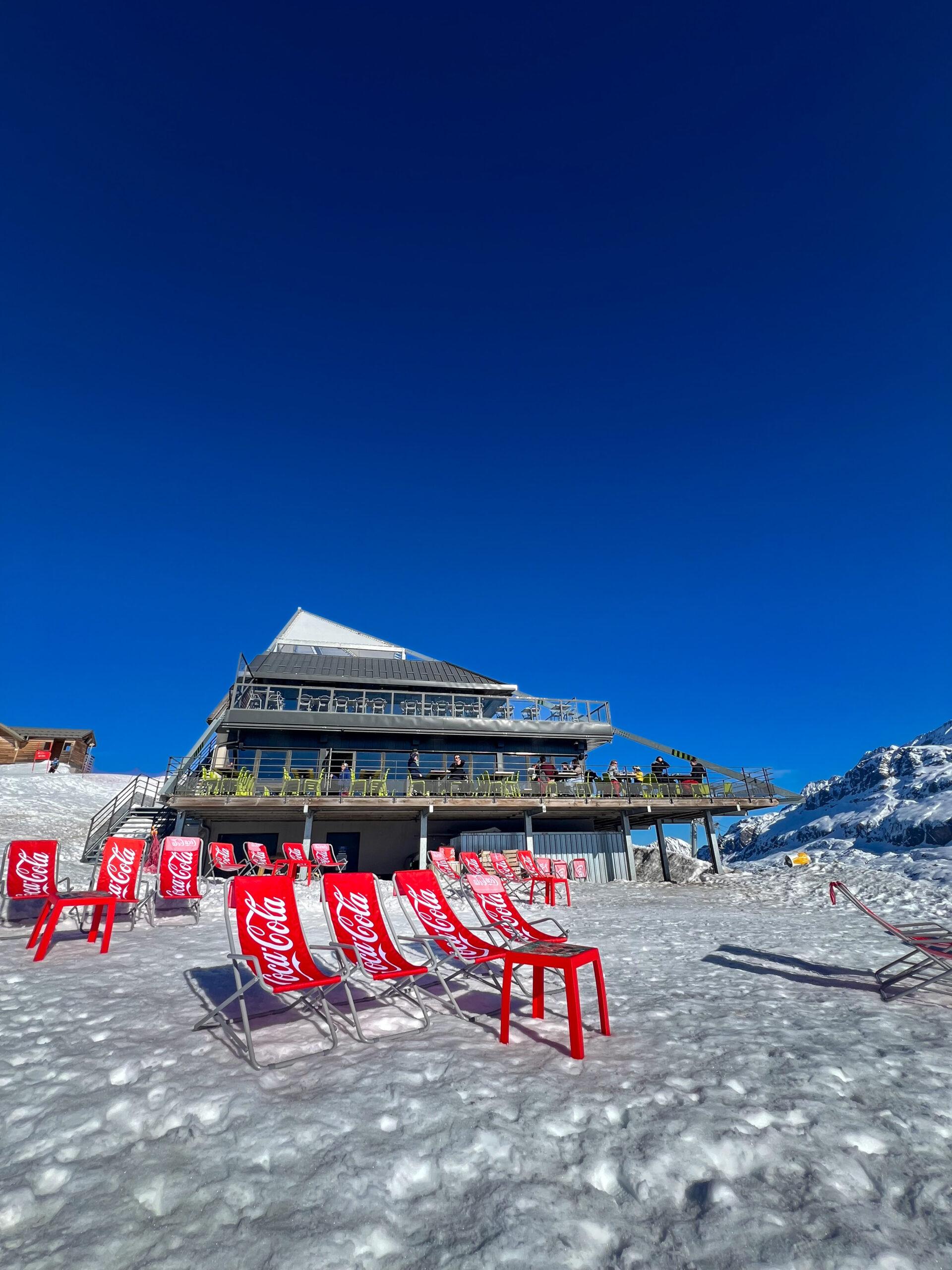 Admirer les pistes depuis le restaurant © Signal 2108