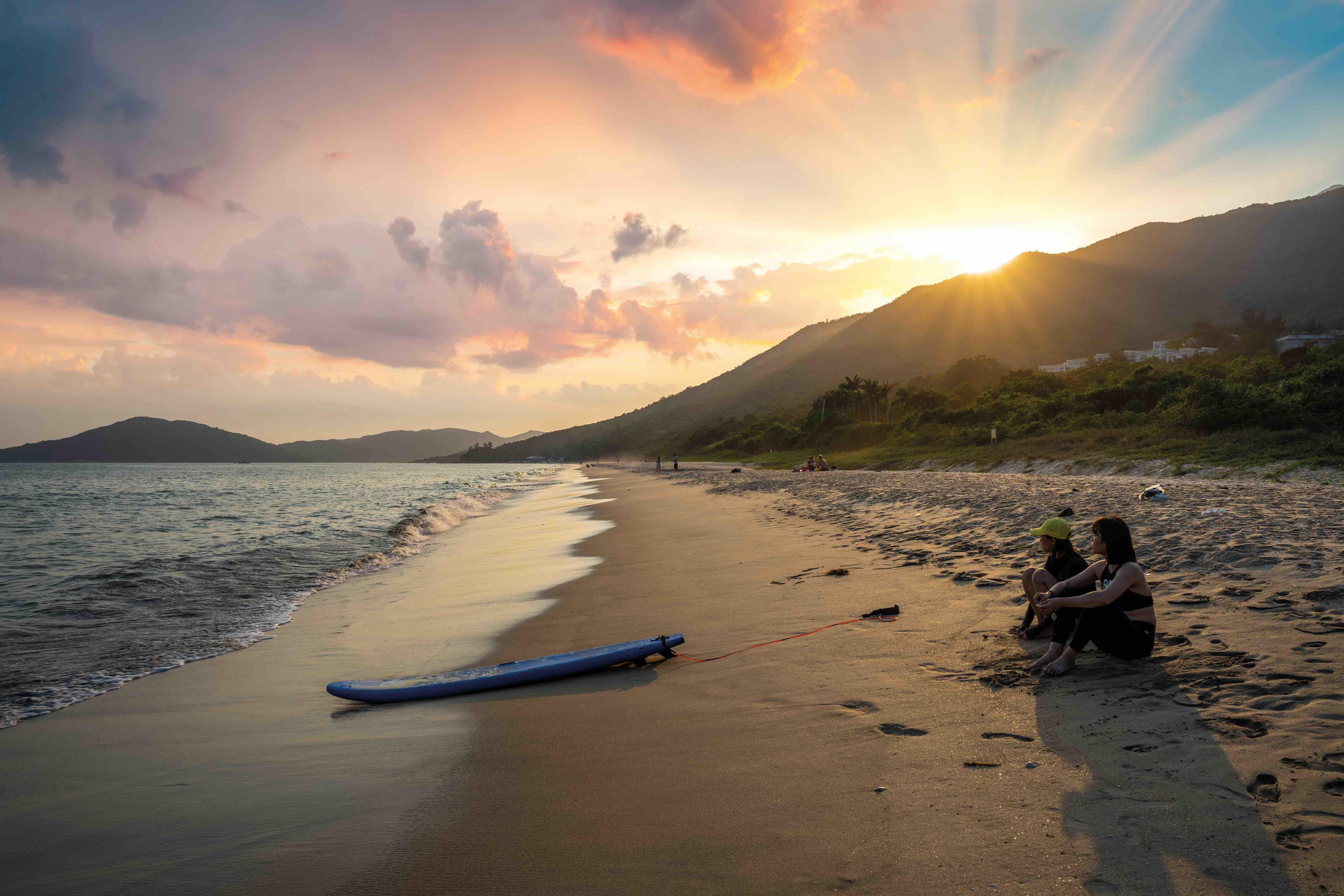 Stand up paddle à Cheung Sha Beach © Hong Kong Tourism Board