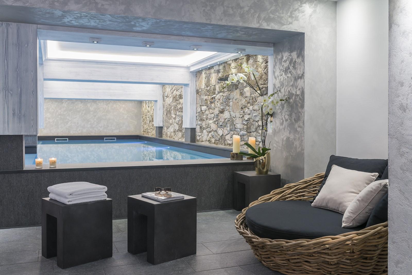 La piscine intérieure du spa de l’hôtel © La Chaudanne 