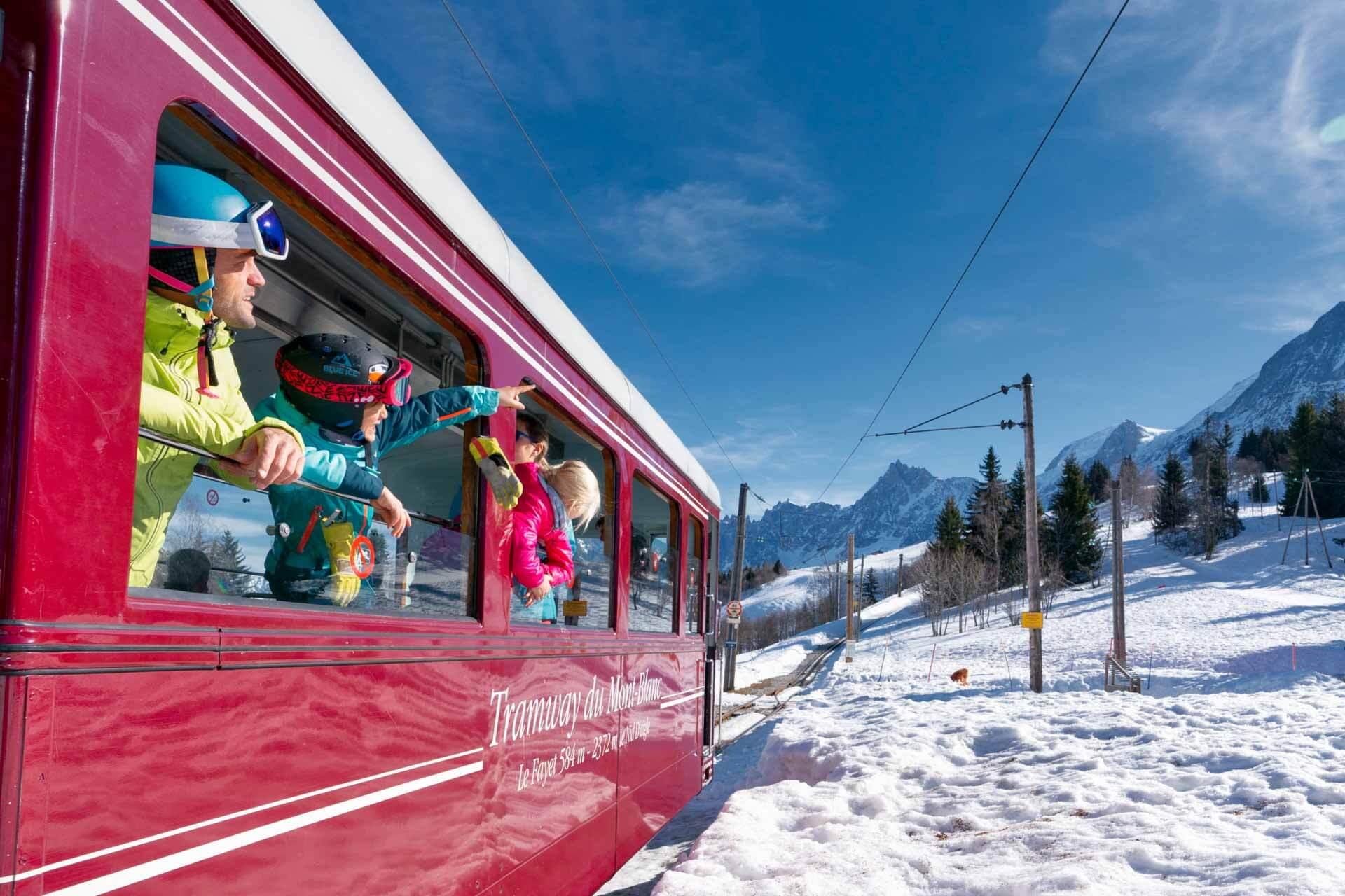 Le célèbre Tramway du Mont-Blanc qui permet de rejoindre le domaine skiable Les Houches Saint-Gervais © Boris Molinier