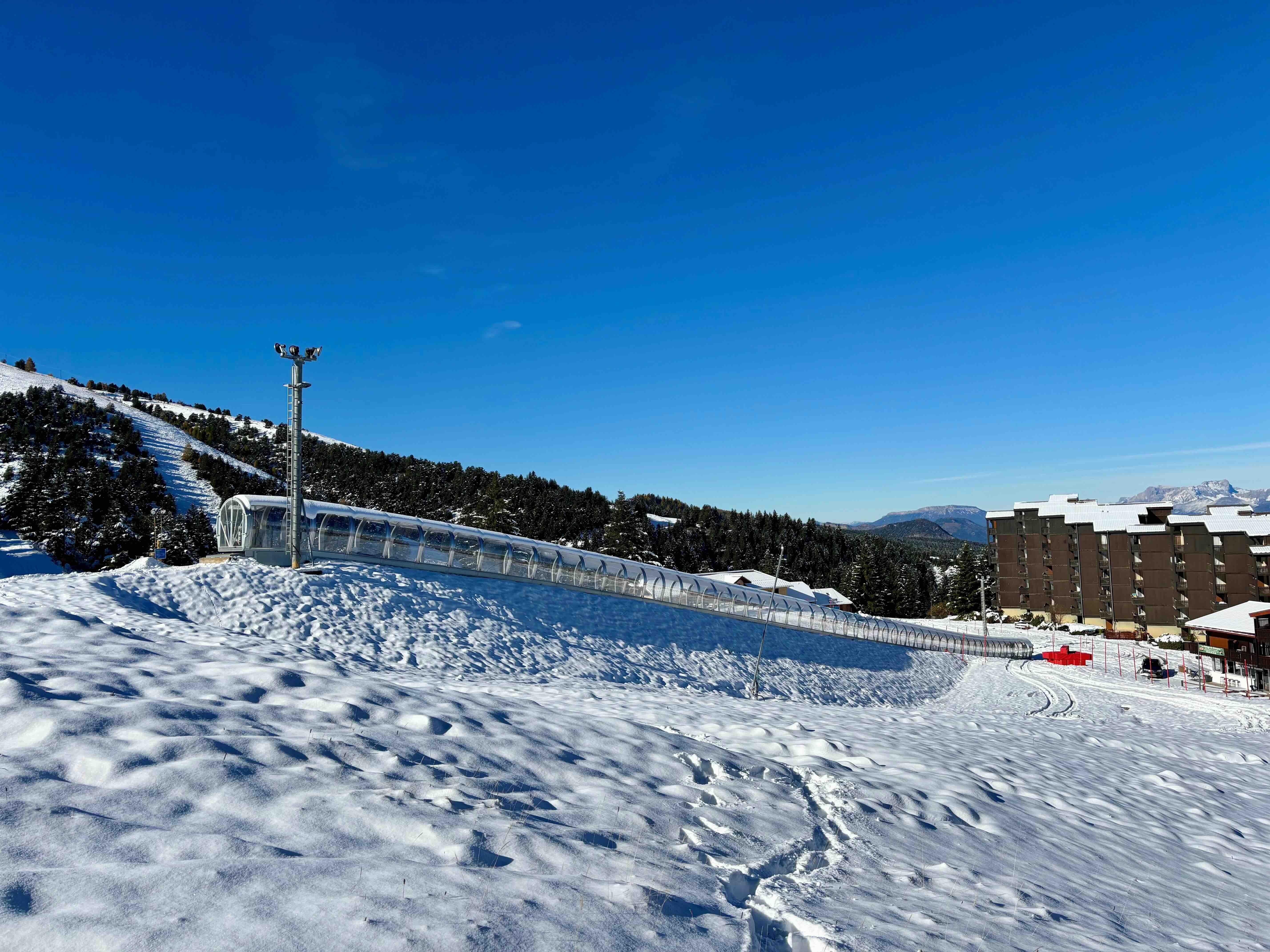 La Vallée de la Blanche et ses attractions hivernales © Tapis Front de Neige_Chabanon_OTDLB