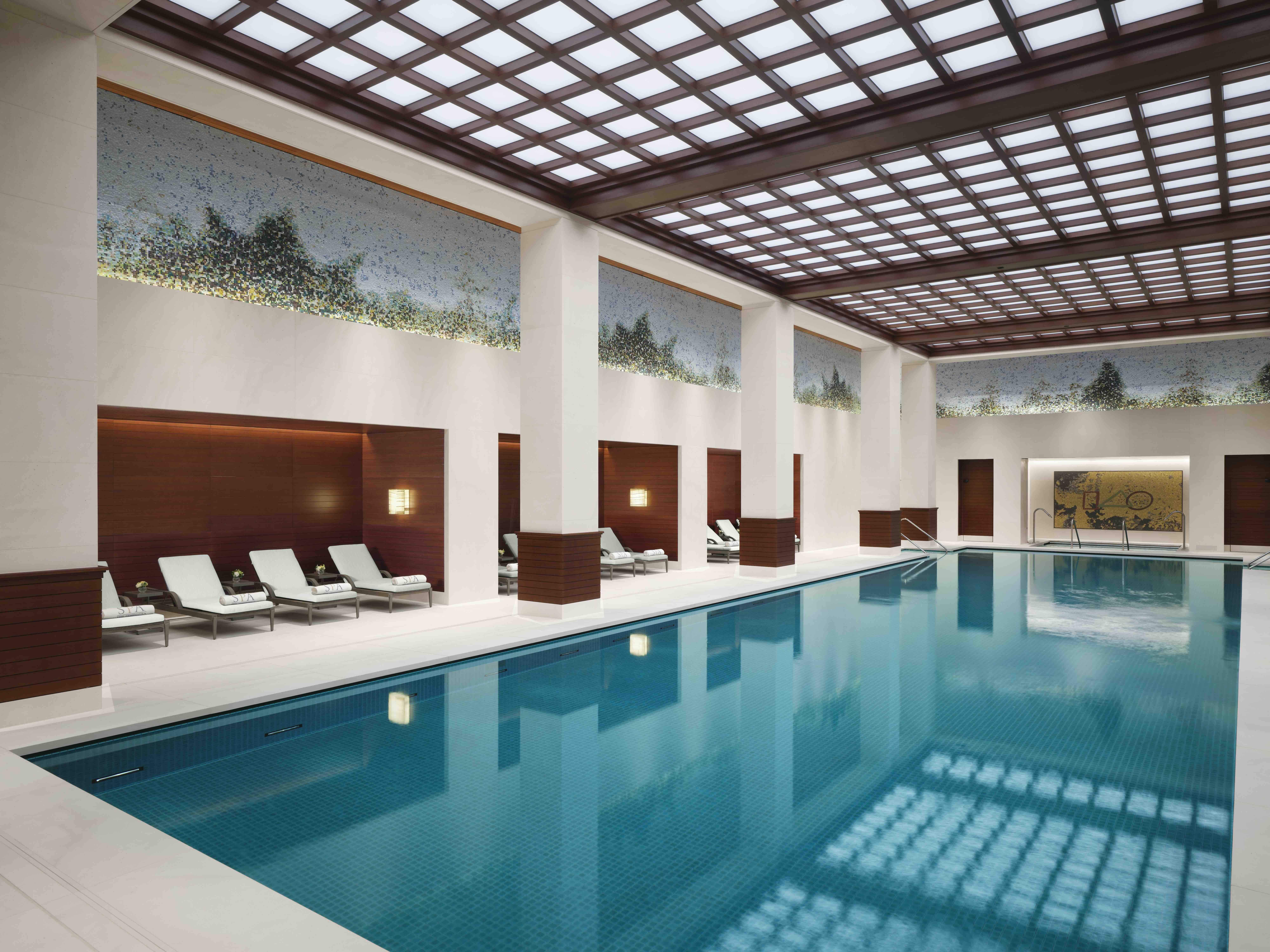 Le spa de l’hôtel Peninsula London, la wellness pool © DR