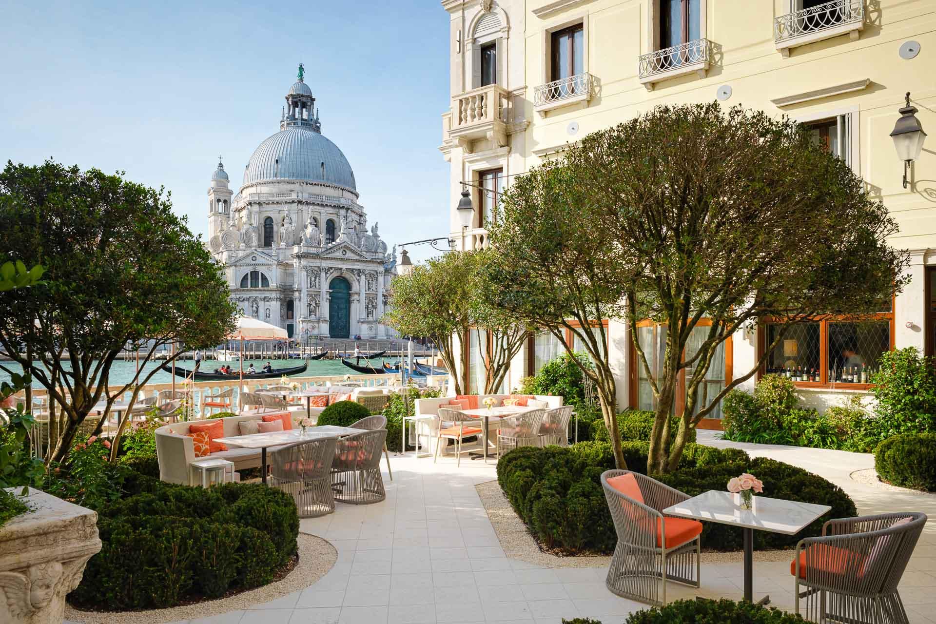 St. Regis Venice – la terrasse jardin. © Niall Clutton