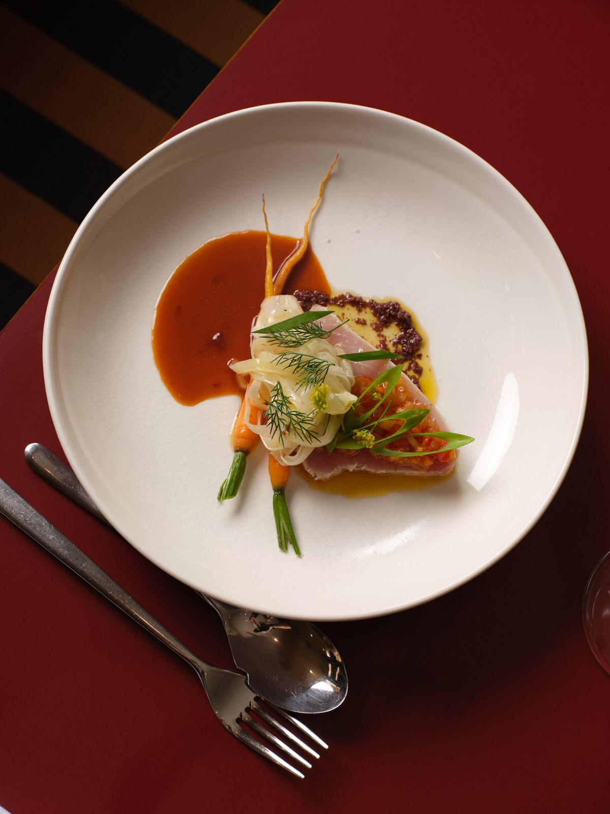 Thon blanc ikejime, condiment olive, sauce vierge, jus de bouillabaisse © Pierre Lucet-Penato