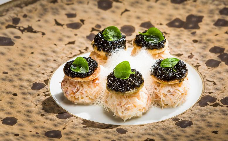 Tourteau et caviar © David Arraez / Maximin Hellio