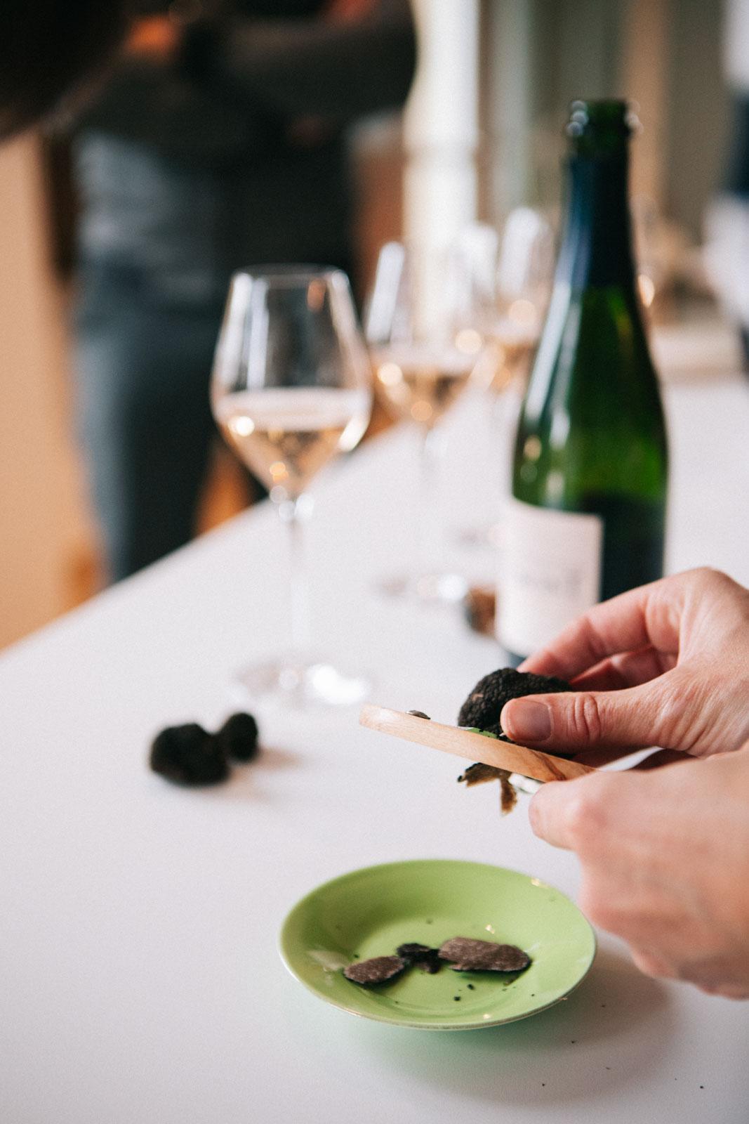 Dégustation de truffes et de champagne avec l’Empreinte des fées © Clara Ferrand