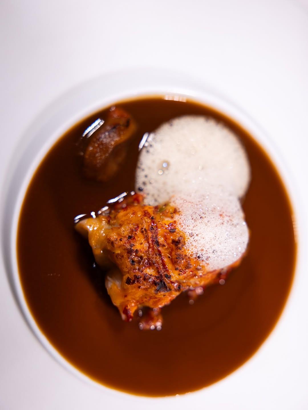 Le homard bleu laqué ©AJ