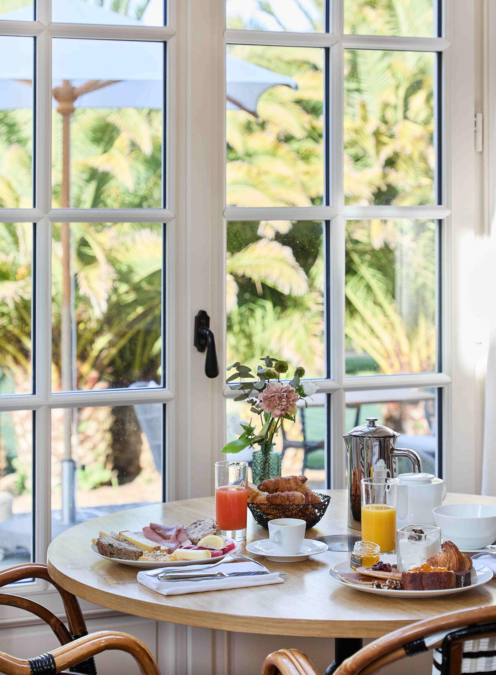 Le petit-déjeuner de l’hôtel © Villa Arthus-Bertrand