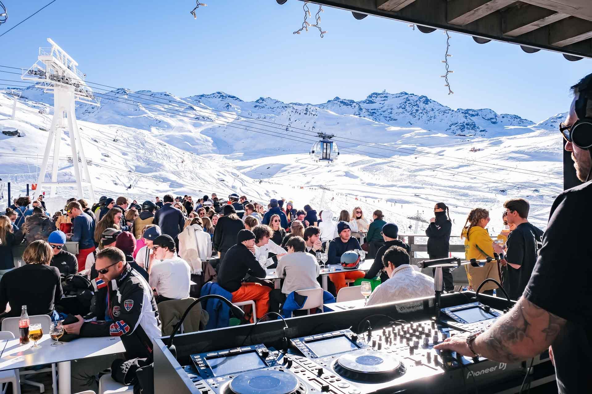Ambiance sur la terrasse © Jérôme Charvet