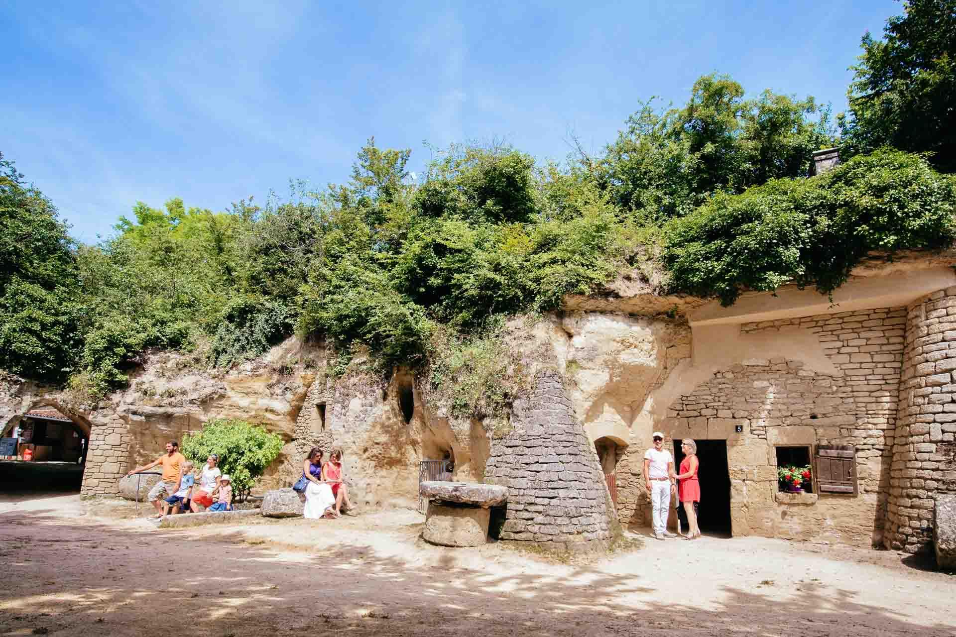 Le village troglodytique voisin de Rochemenier © Frederic Ayroulet Collectif 