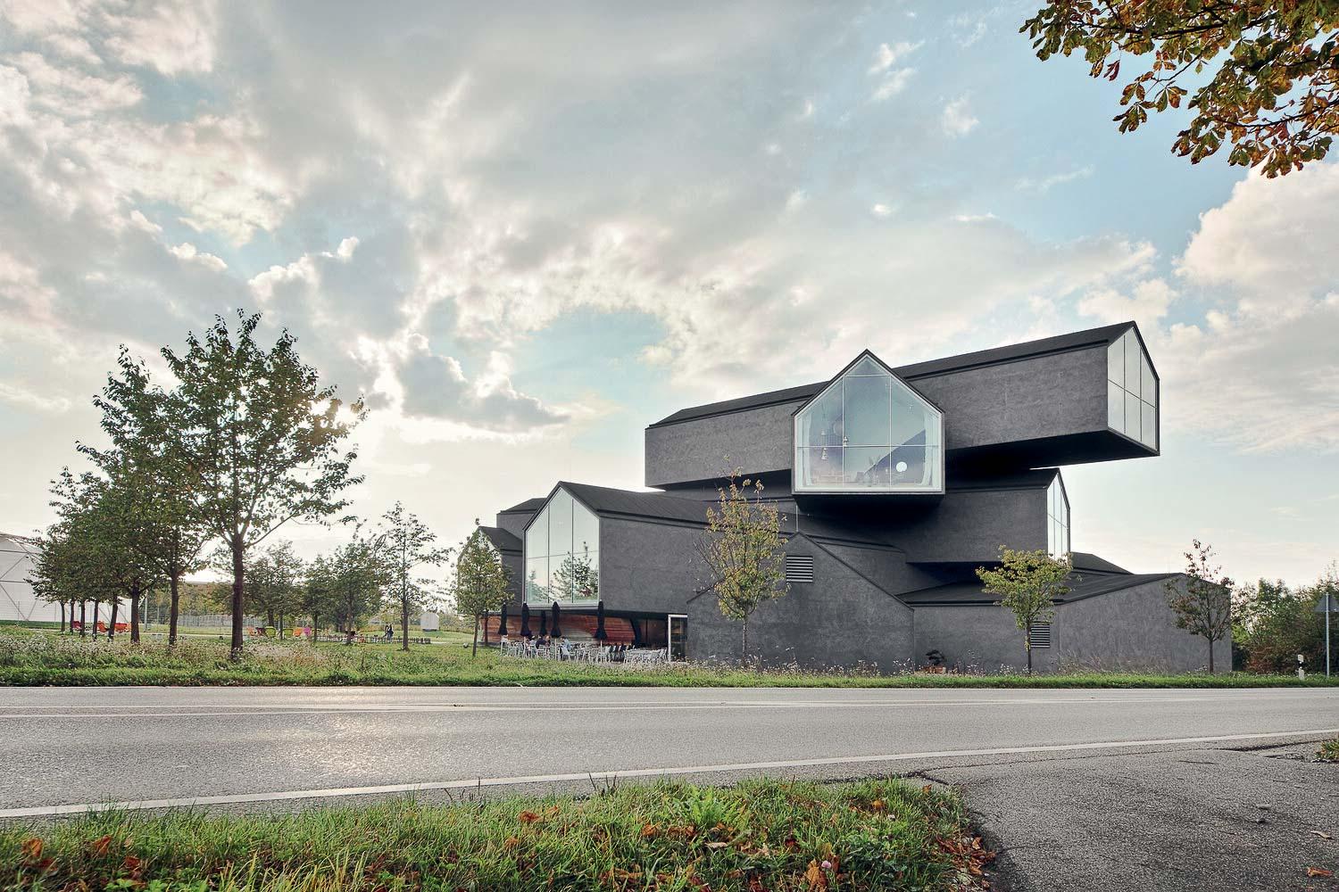 La VitraHaus par les architectes Herzog & de Meuron. © Basel Tourismus.