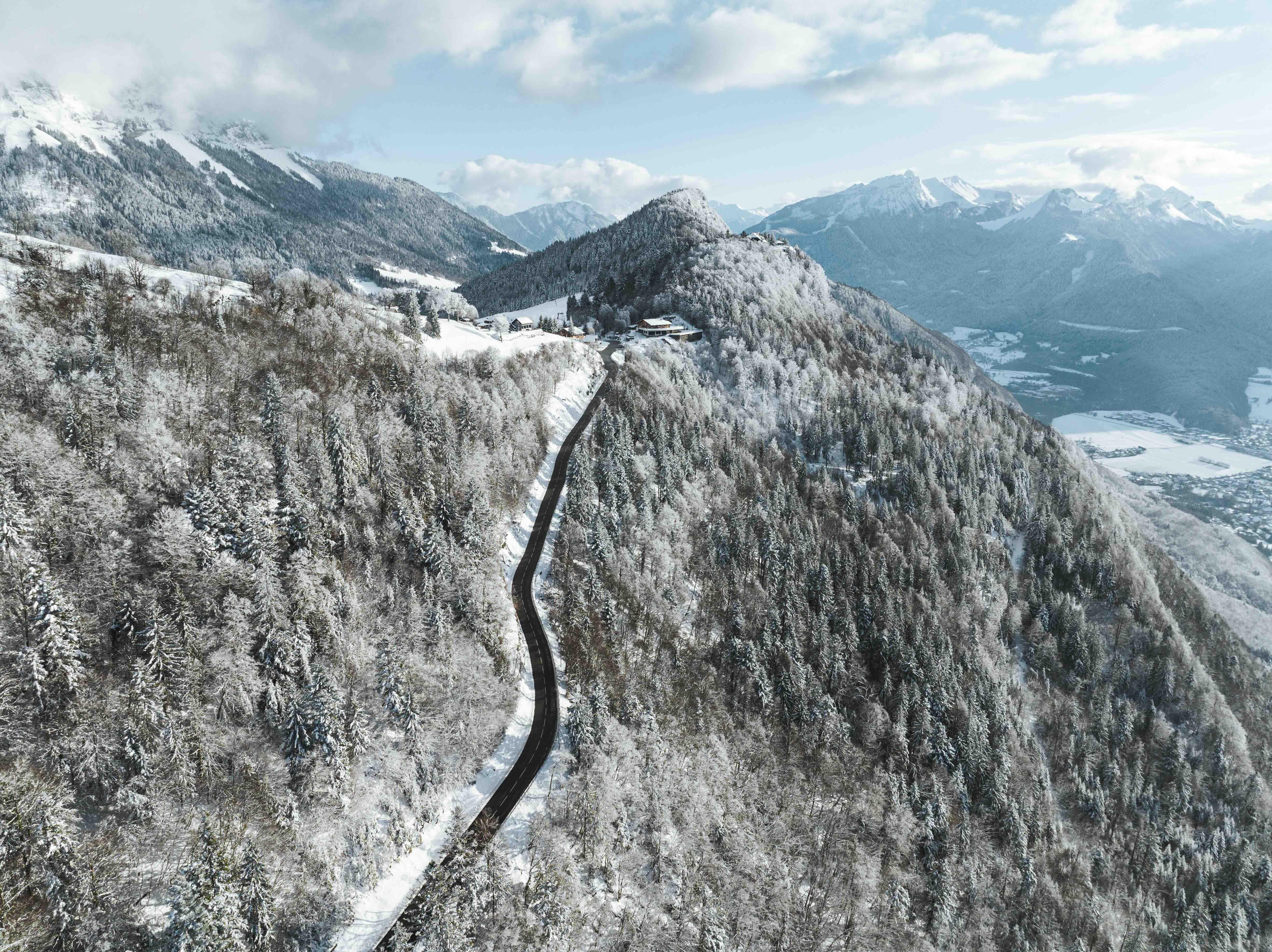 Vue aerienne du Col de la Forclaz © T.Nalet