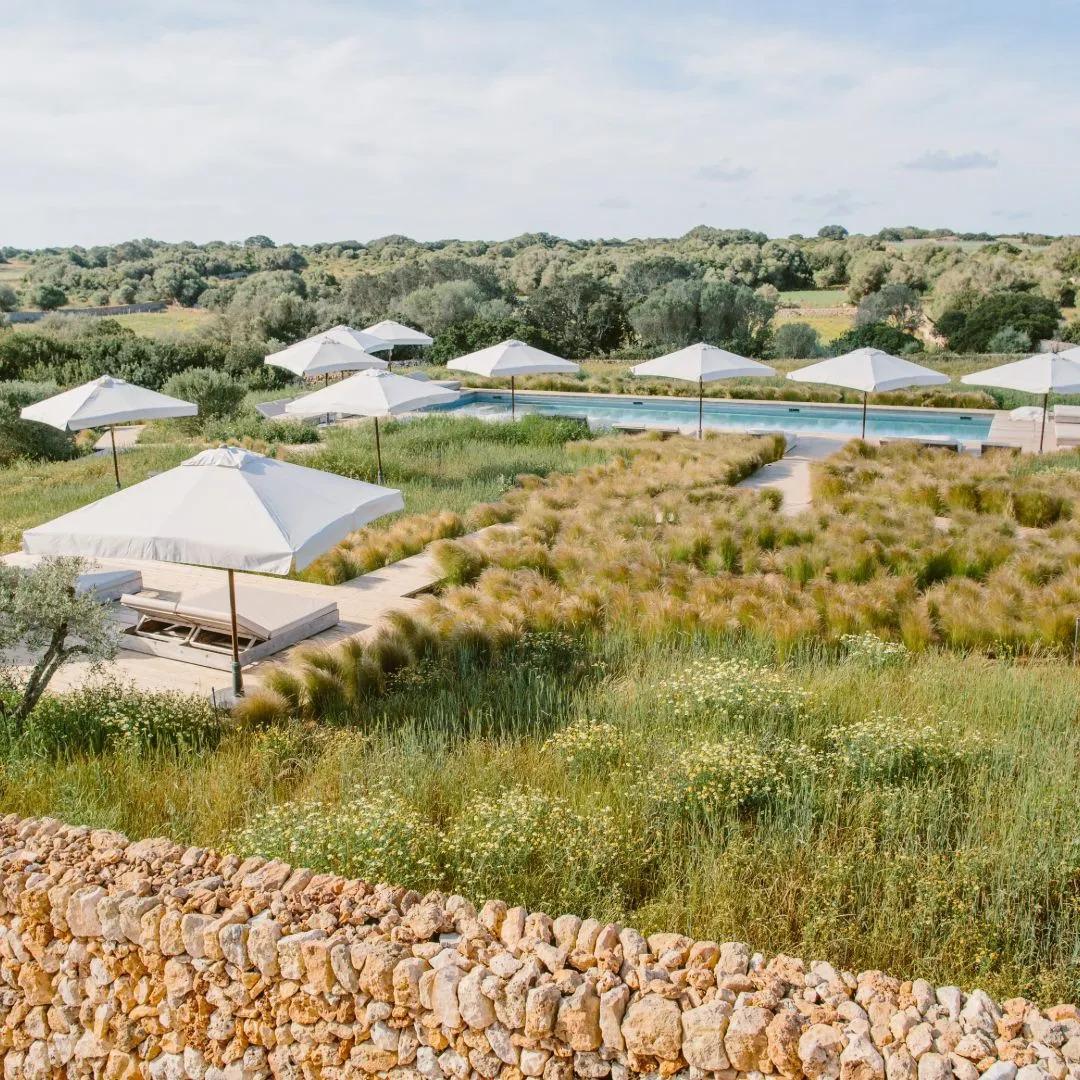Vue sur jardin et piscine © Torre Vella Menorca
