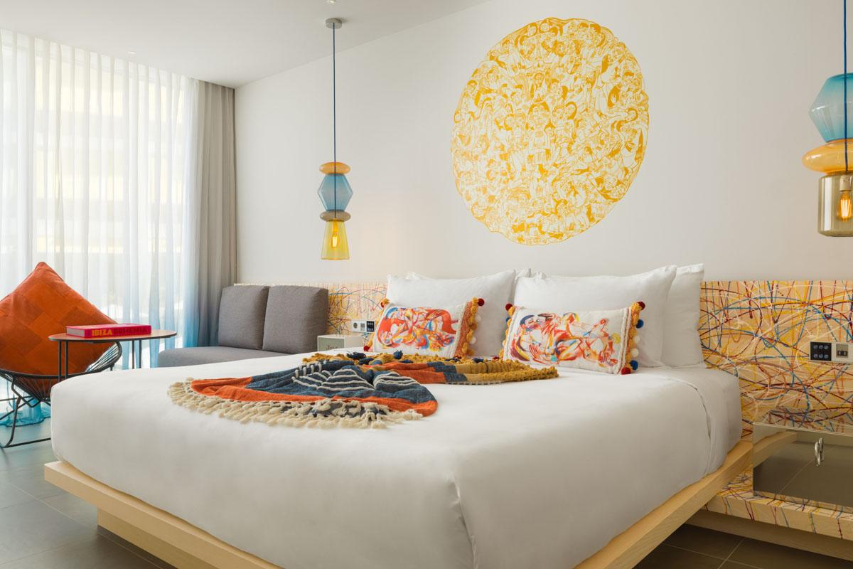 W Ibiza | Le décor d’inspiration bohème des chambres © W Hotels