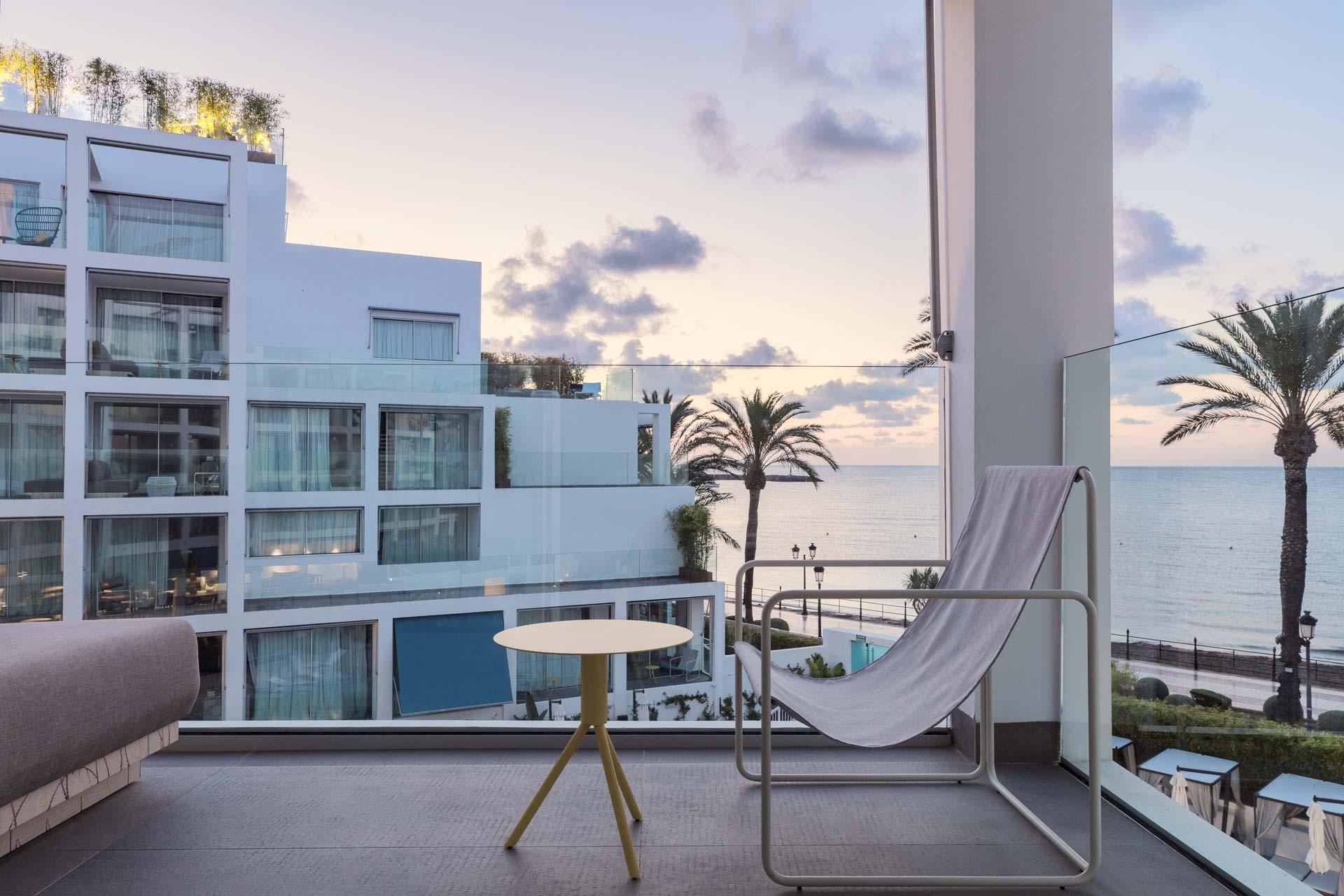 W Ibiza | Terrasse d’une chambre "Fabulous" © W Hotels