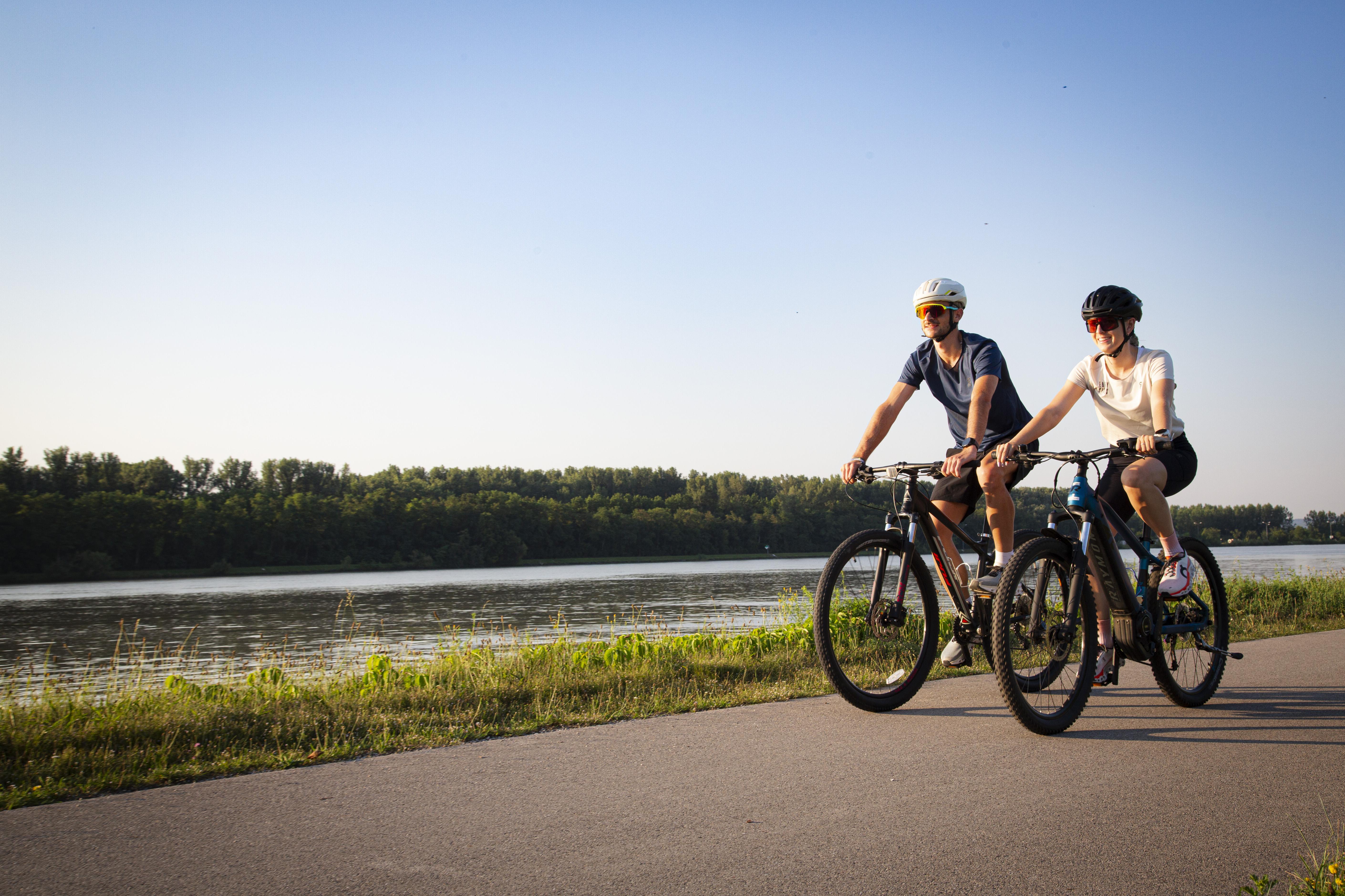 Faire du vélo le long du Danube © Barbara Elser 