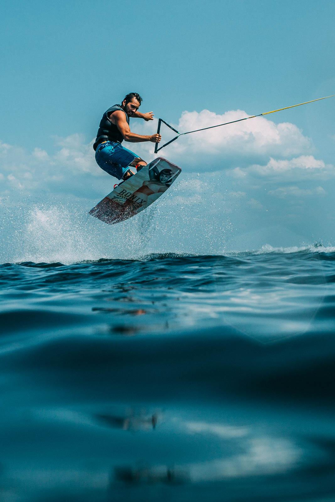 La glisse ne se résume pas au surf, mais aussi au wakeboard © La plage du centre d’Hossegor © Sébastien Chebassier