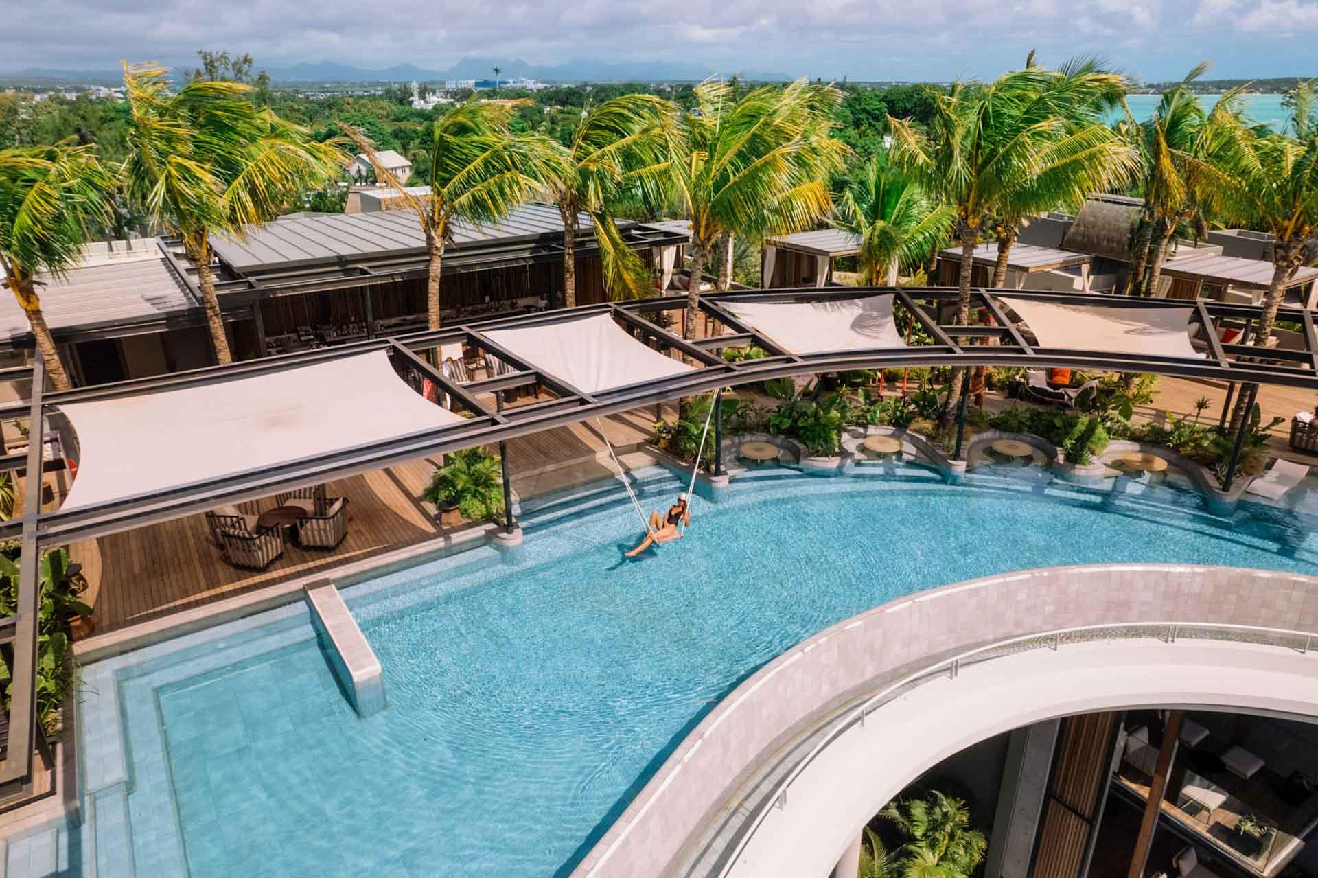 La piscine rooftop du LUX*