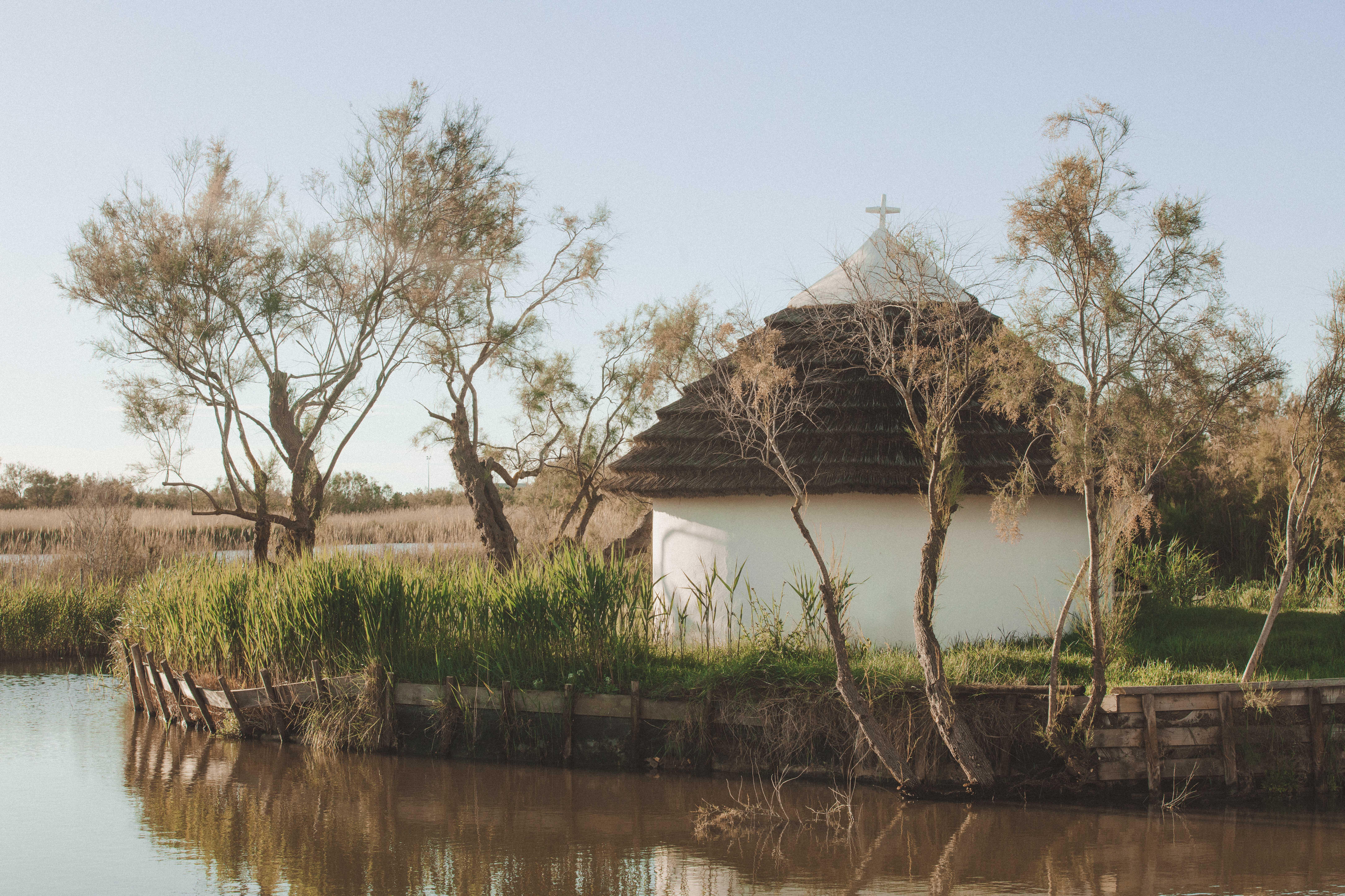 Les Bains Gardians, cabanes de charme et Camargue slow © Matthieu Salvaing