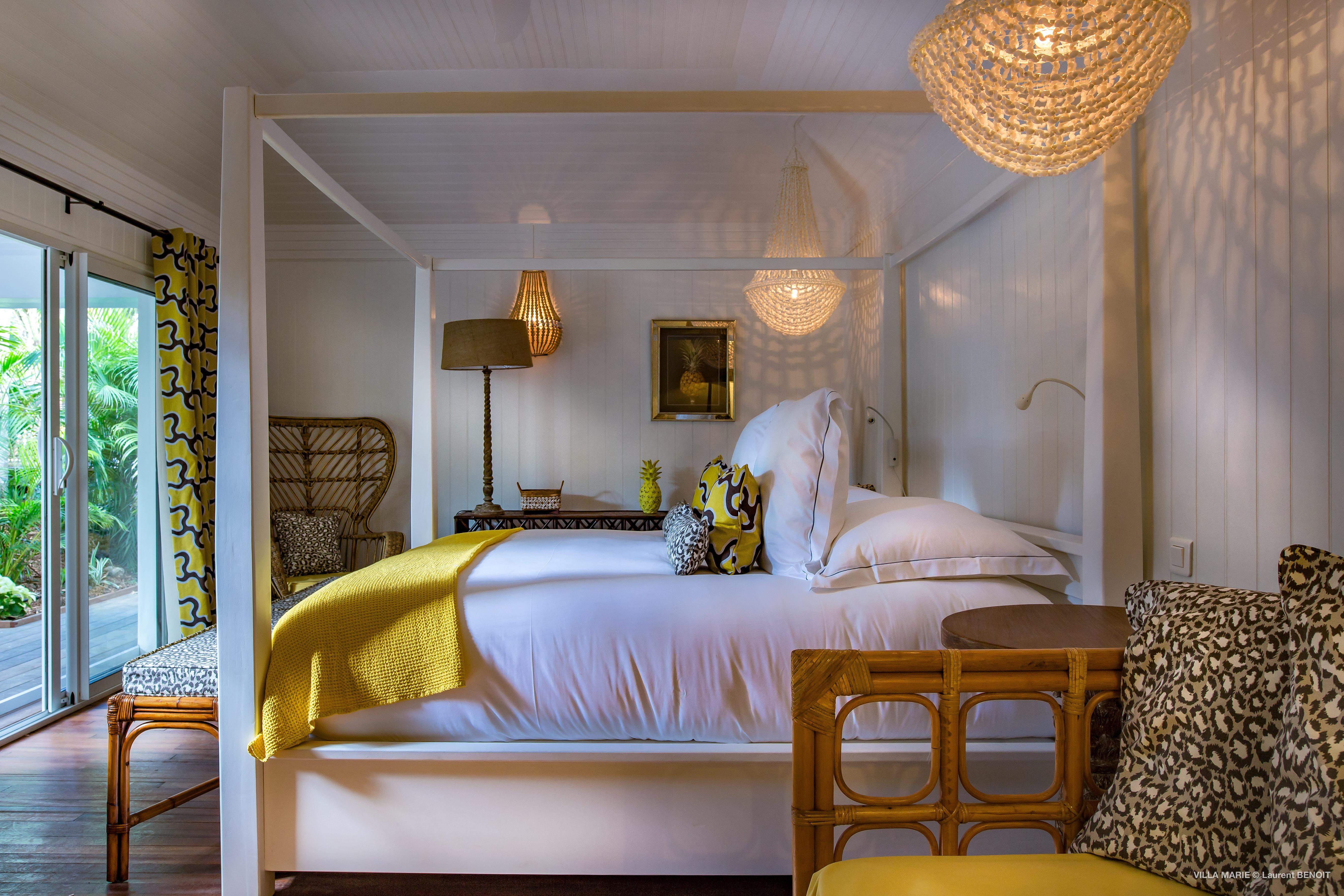 Une chambre dans l’hôtel de luxe 