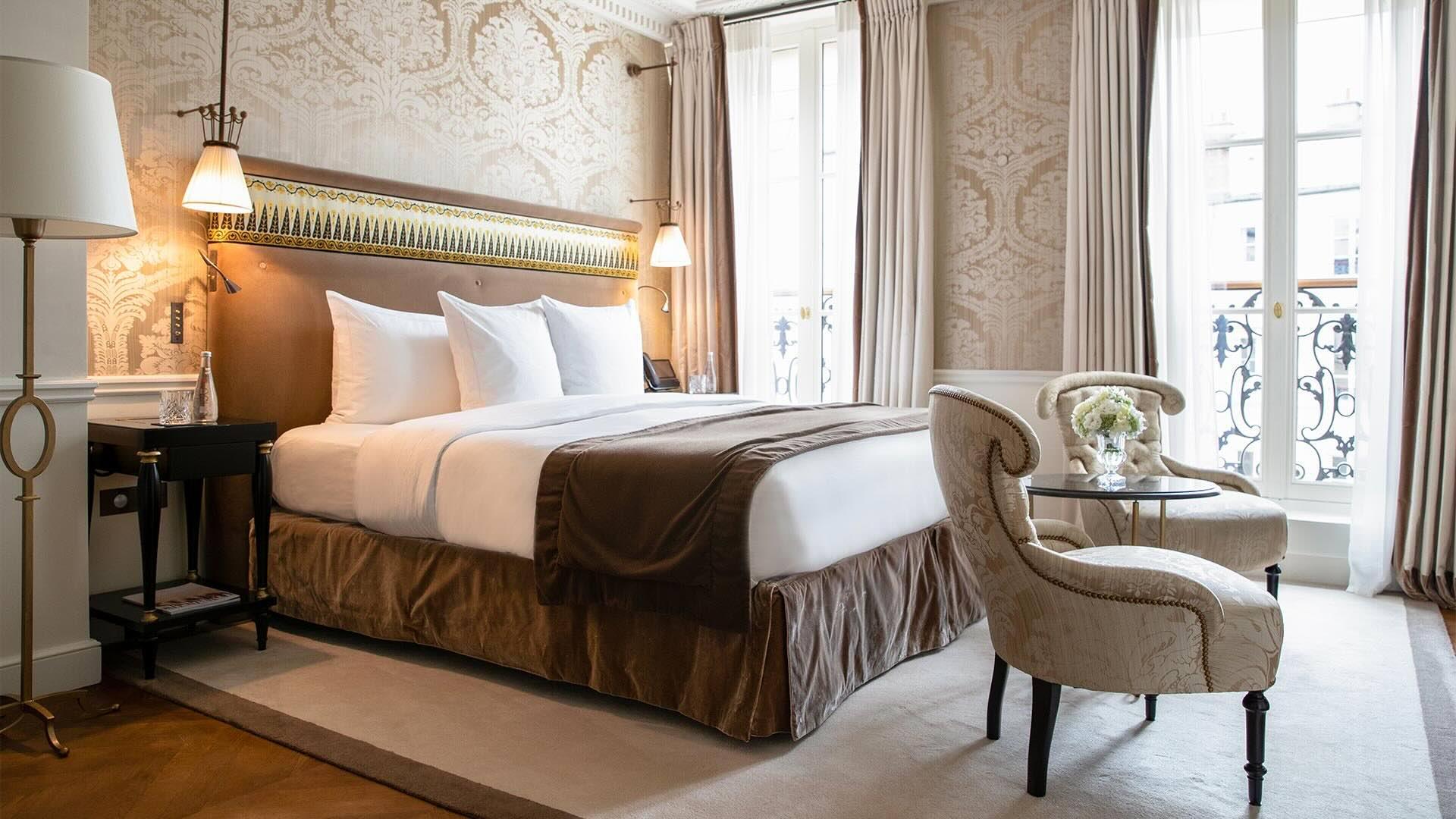 La chambre Prestige à l’hôtel La Reserve Paris © La Reserve