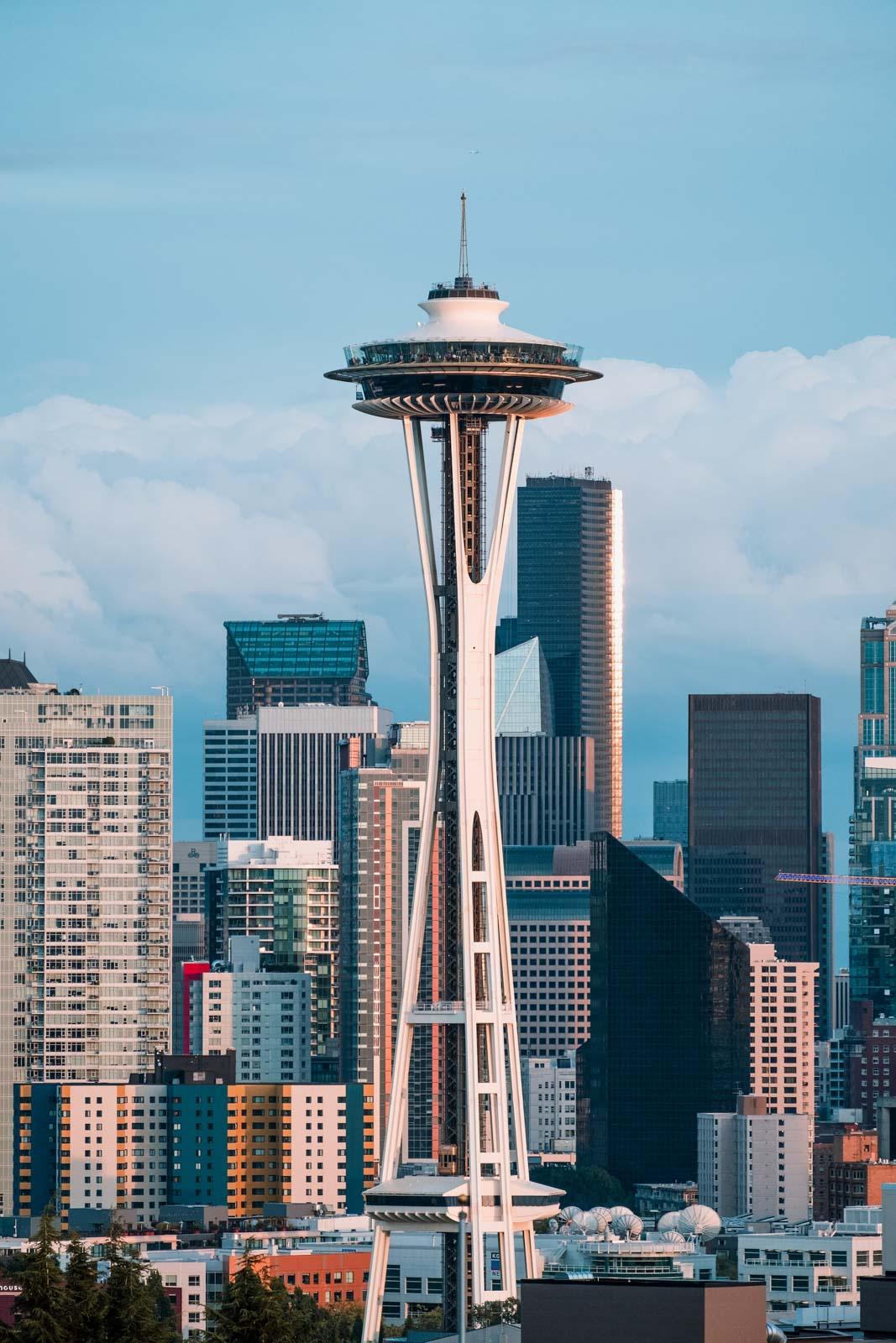  Space Needle © Andrea Leopardi, unsplash