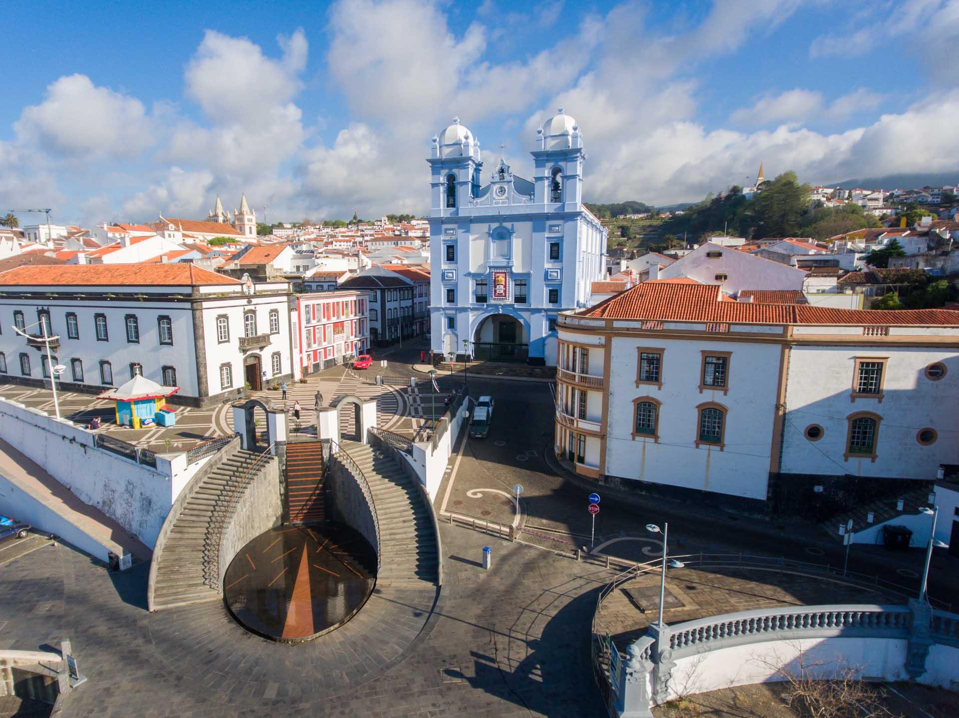 Angra do Heroísmo vue depuis son port © VisitAzores