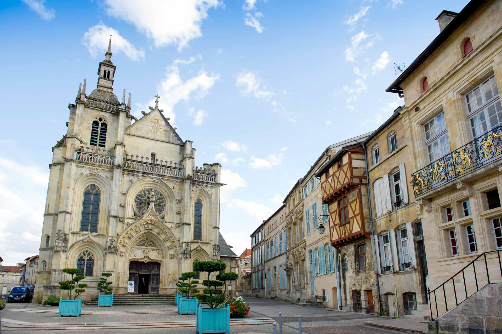 La Place Saint-Pierre et la cathédrale de Bar-le-Duc © Guillaume Ramon