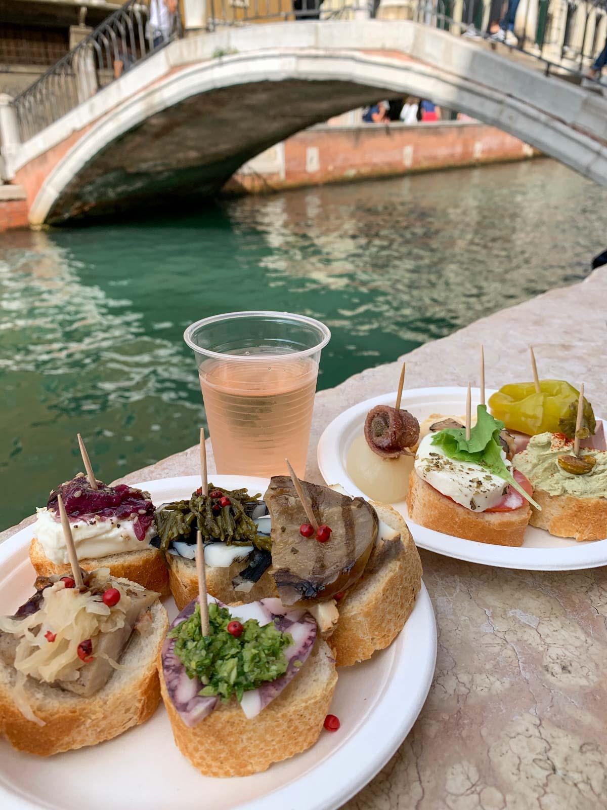 Bar sur un canal de Venise © Pierre Gunther 