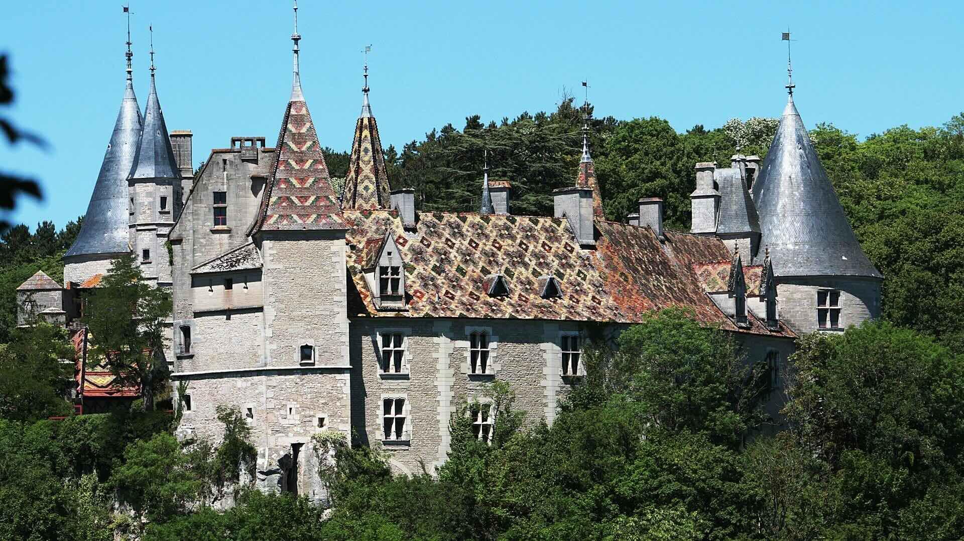 Le Château de La Rochepot © Nolay