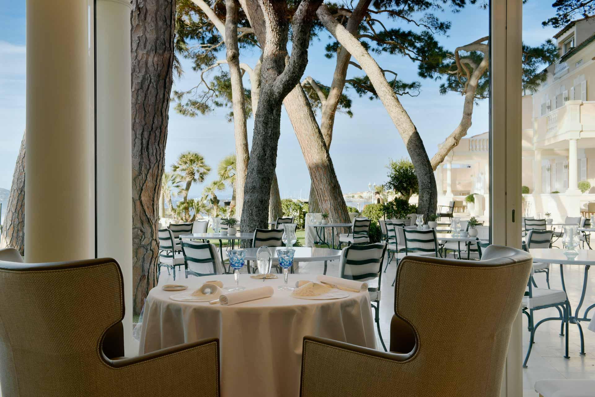 La Terrasse depuis La Vague d’Or, le restaurant gastronomique du Cheval Blanc Saint-Tropez © V. Mati