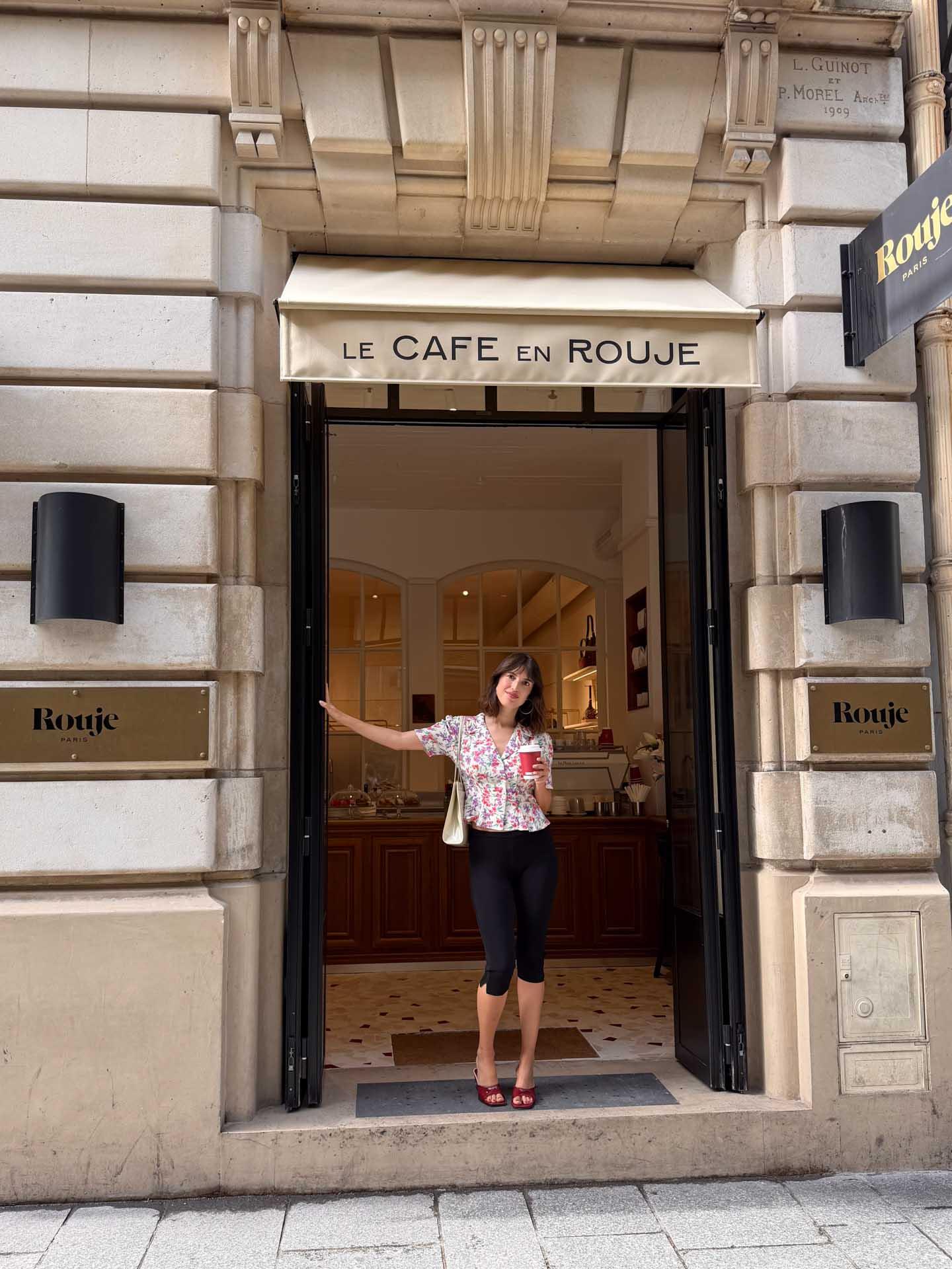 Jeanne Damas ouvre son coffee shop à Paris