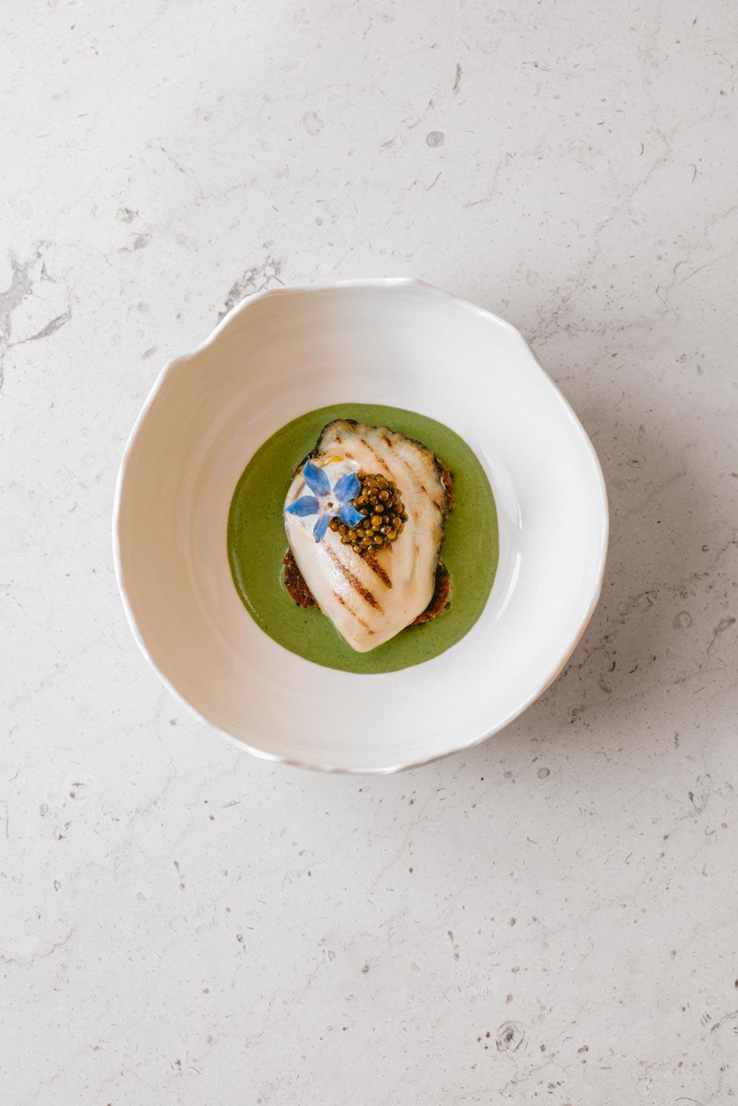 Le plat signature du chef Louis Gachet © Couvent des Minimes, un Hôtel & Spa L’Occitane en Provence