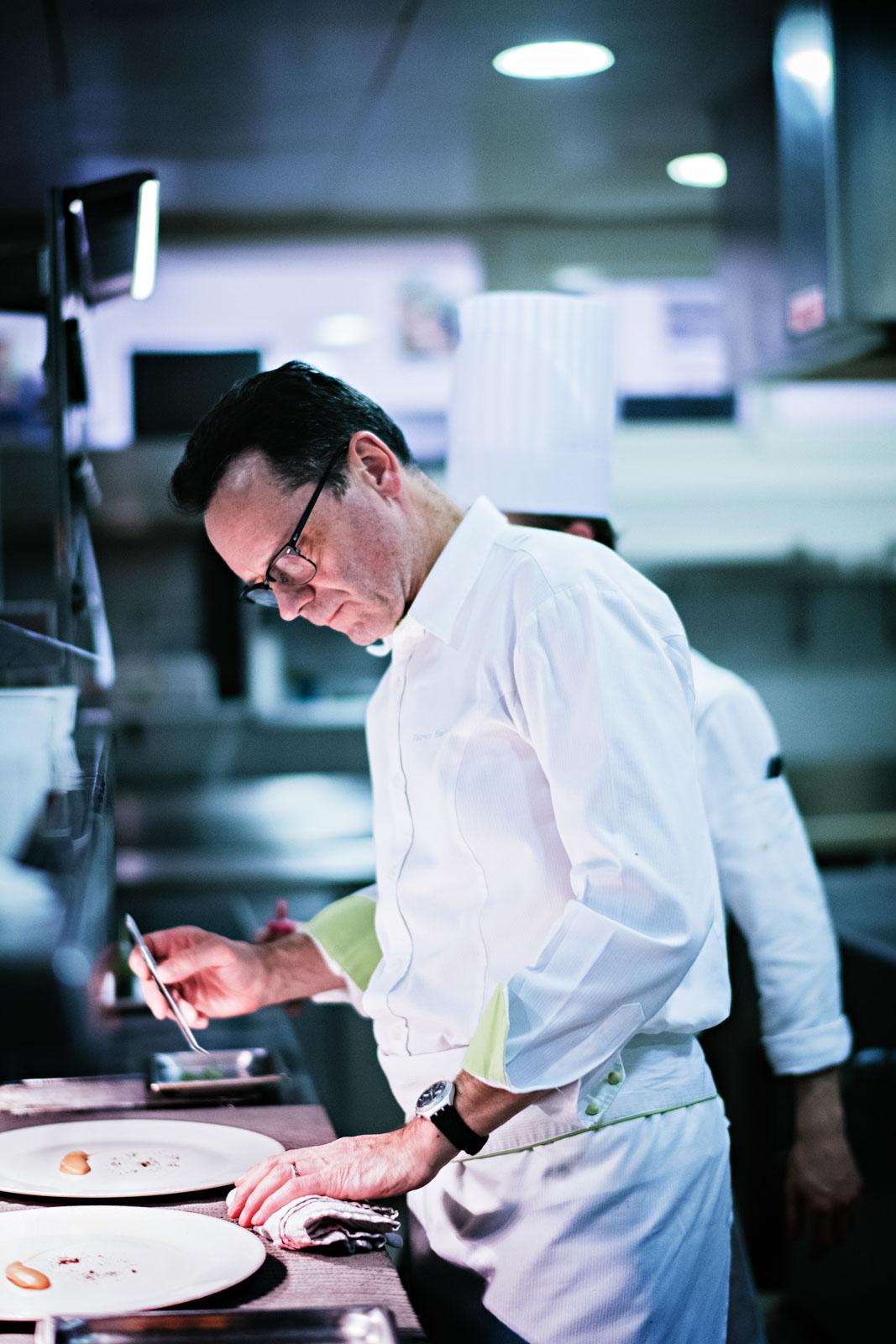 En cuisine au Relais Bernard Loiseau © Franck Juery