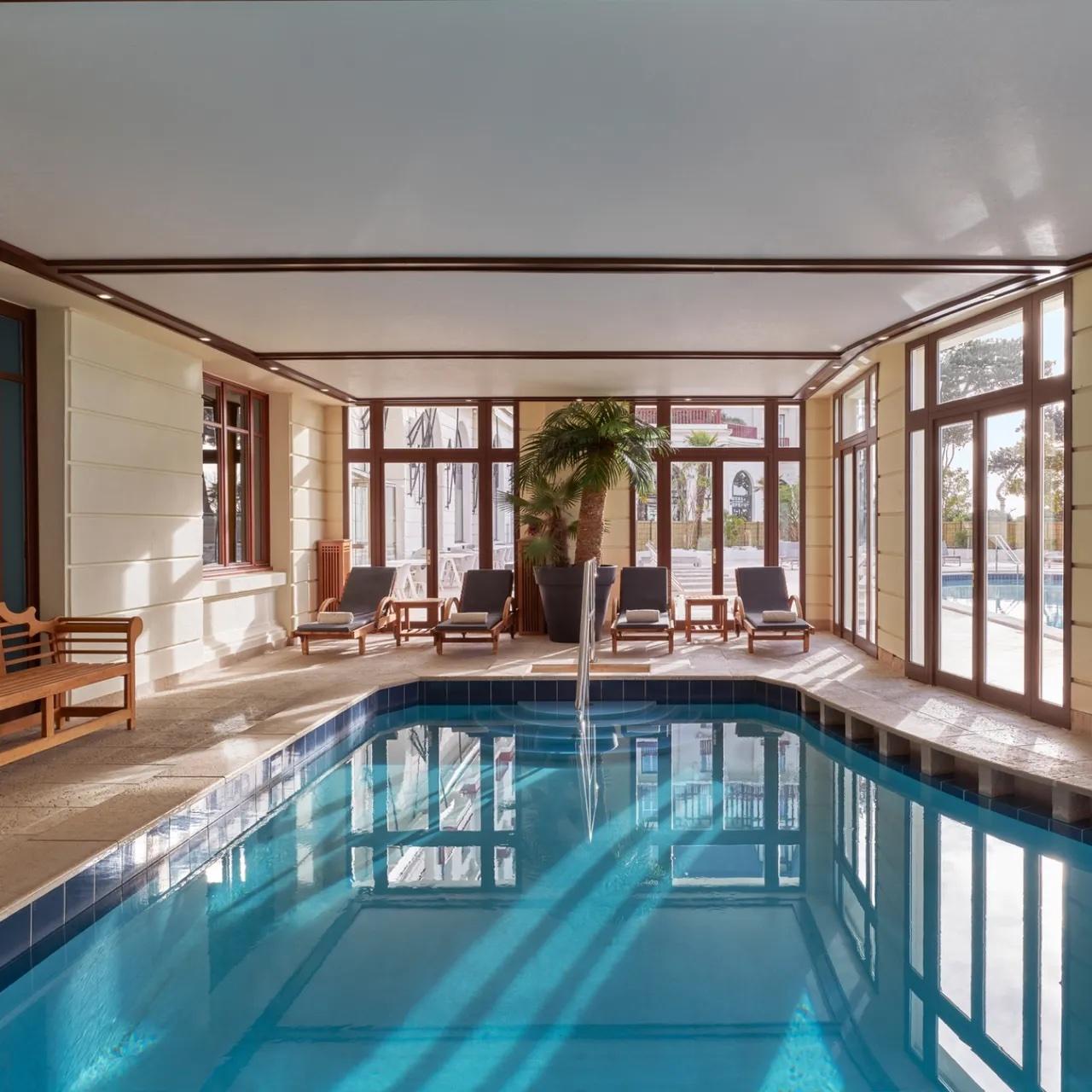 Piscine intérieure de L’Hermitage La Baule 