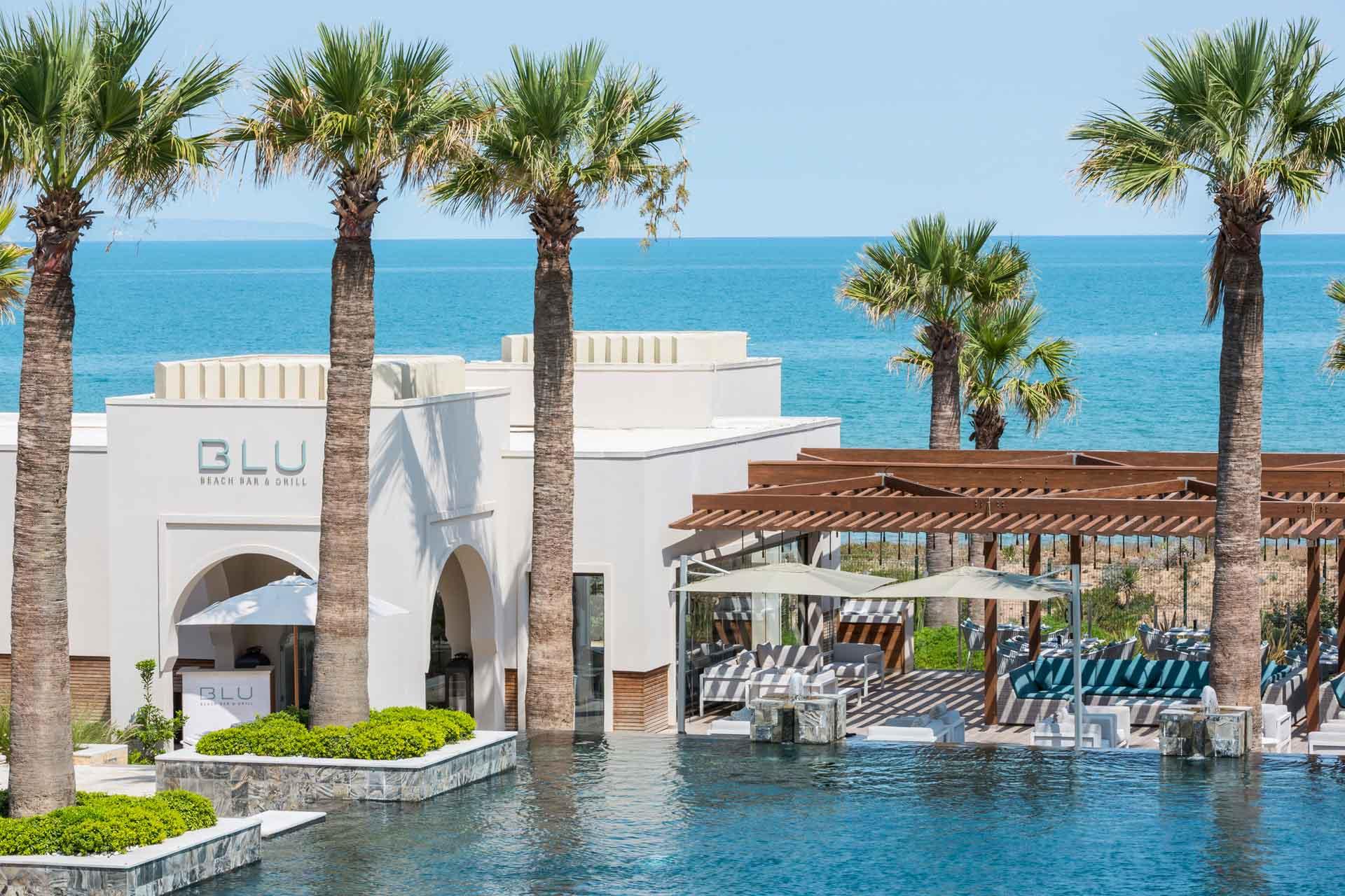 Le Blu Beach Bar & Grill au bord de la piscine © Four Seasons 
