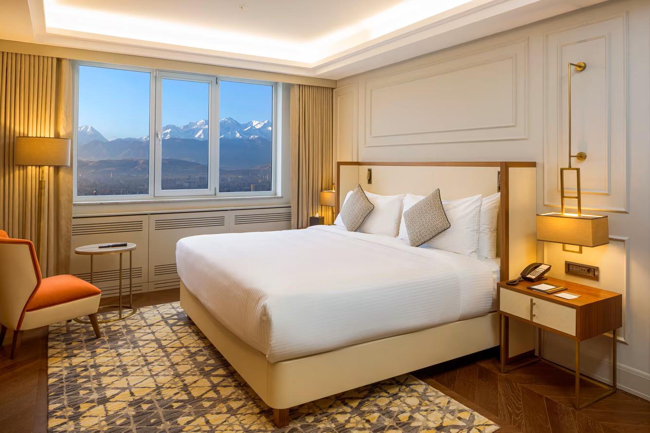 La Suite King Bedroom Executive  © Sheraton Bishkek